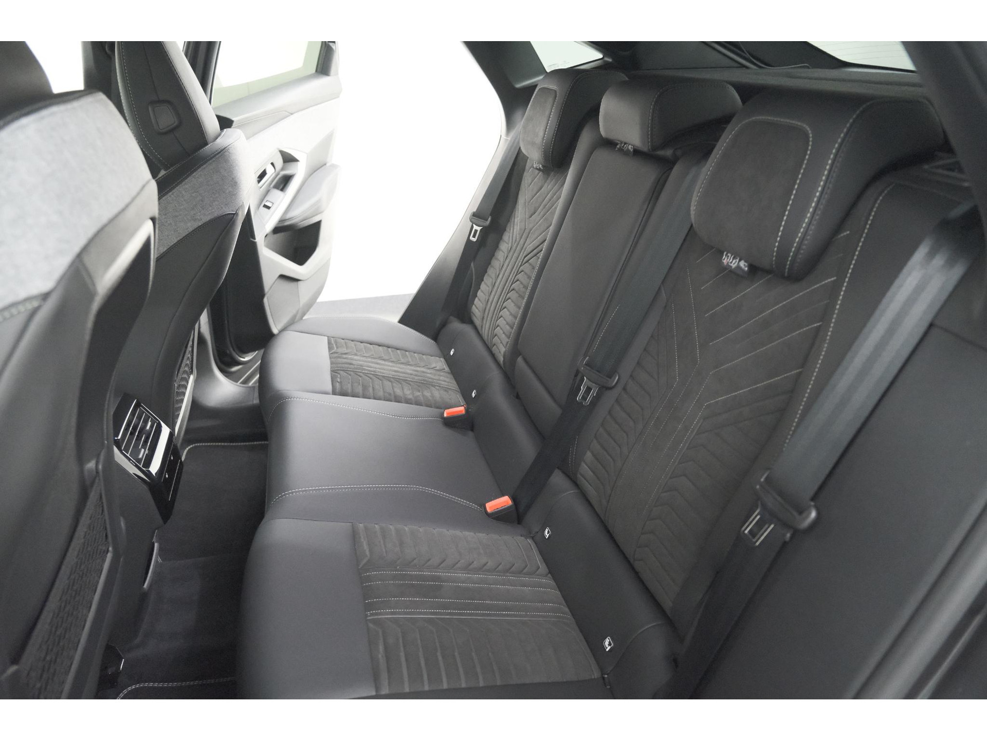 Peugeot 3008 1.2 Hybrid 136 GT | 360 Camera | Adaptieve Cruise Control | Stoelen Pakket | Elektrische Kofferklep