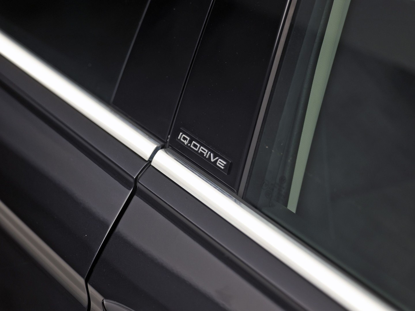 Volkswagen Tiguan 1.5 TSI ACT Highline 150Pk Automaat (VIRTUAL COCKPIT, APPLE CARPLAY, GROOT NAVI, CAMERA, STOELVERWARMING, SPORTSTOELEN, GETINT GLAS, ADAPTIVE CRUISE, NIEUWSTAAT)