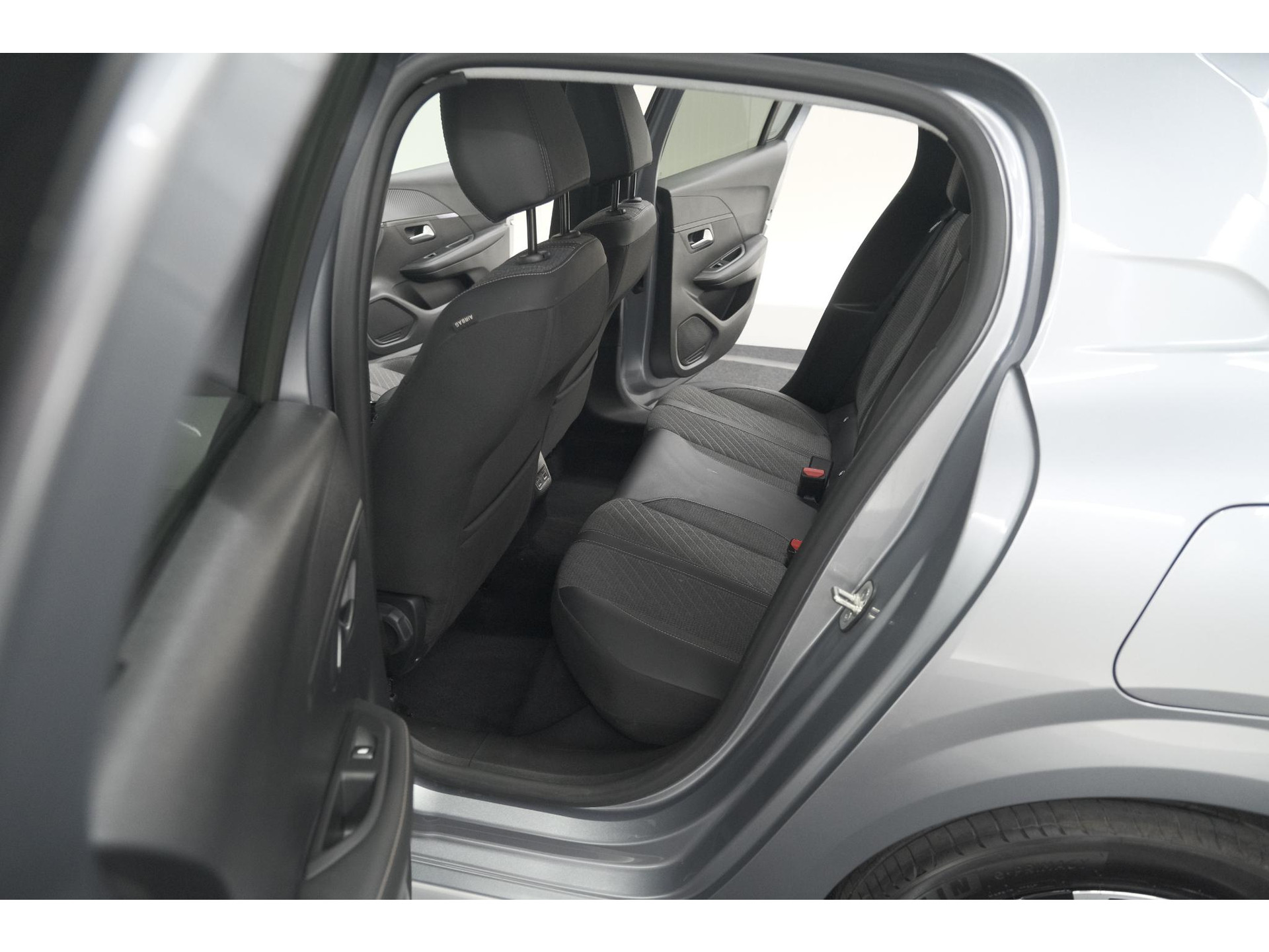 Peugeot 208 1.2 Hybrid 110 e-DSC6 Allure | IJSKOUDE Climate Control | Apple Carplay | Parkeersensoren
