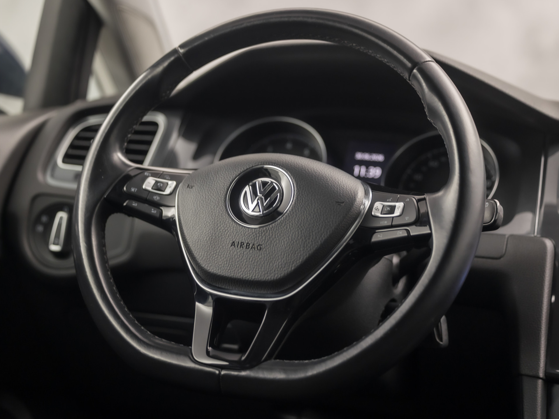 Volkswagen Golf Variant 1.0 TSI Sportline 116Pk Automaat (GROOT NAVI, APPLE CARPLAY, CLIMATE, ADAPTIVE CRUISE, PARKEERSENSOREN, LM VELGEN, NIEUWE APK, NIEUWSTAAT)