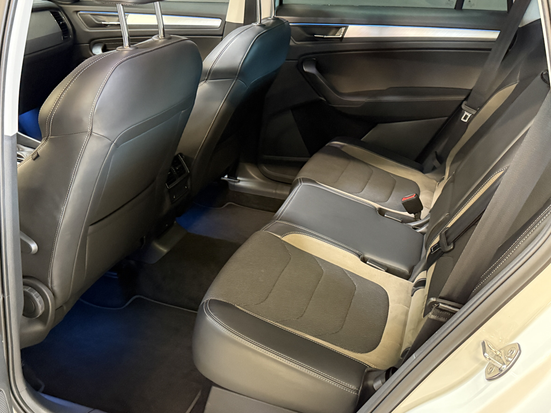 ŠKODA Kodiaq 1.5 TSI Business Edition | Panoramadak | Trekhaak | Apple Carplay | Dakdragers