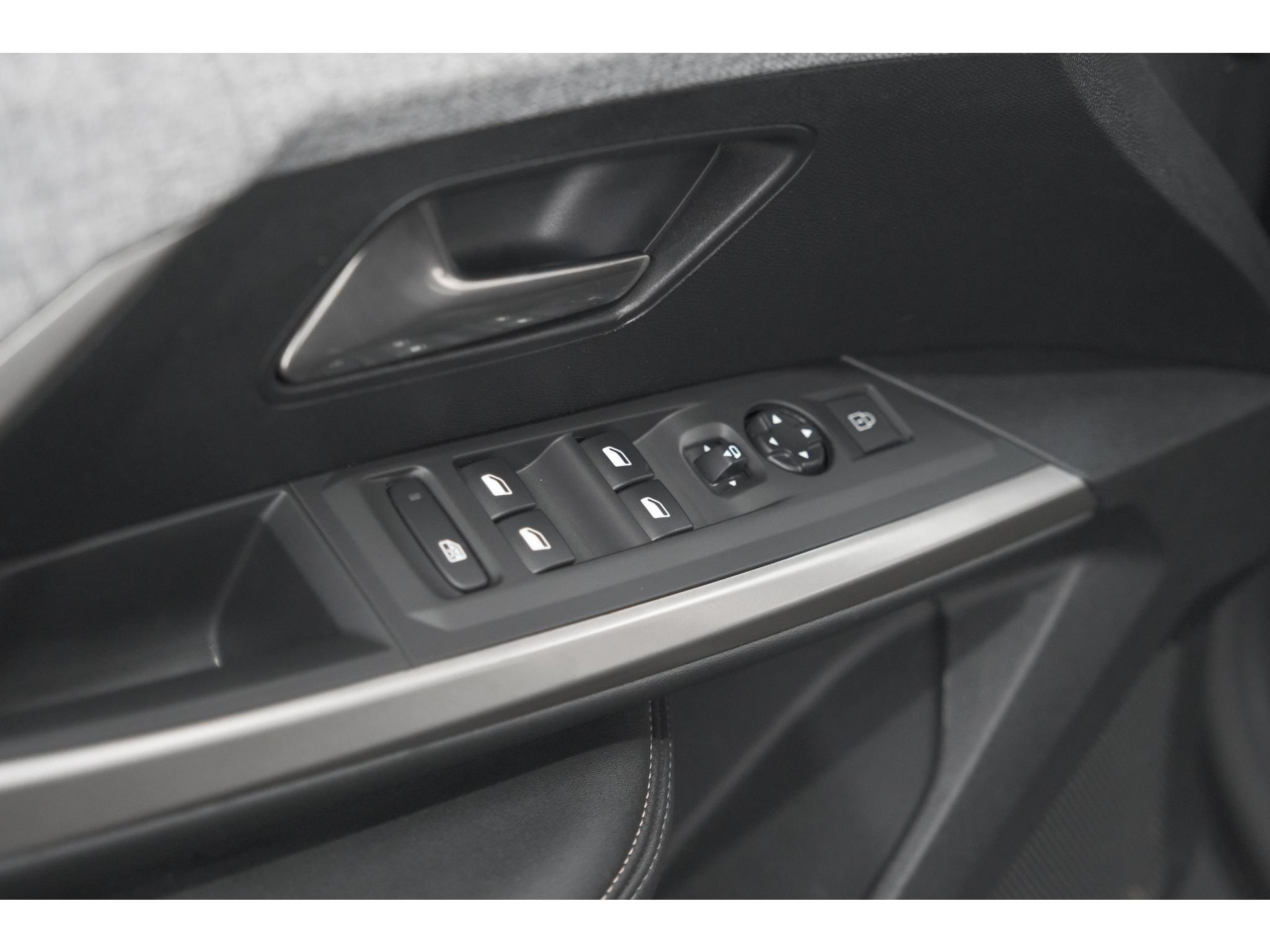 Peugeot 3008 1.2 Hybrid 136 e-DSC6 Allure | Camera | Stoelverwarming | Navigatie | Apple Carplay