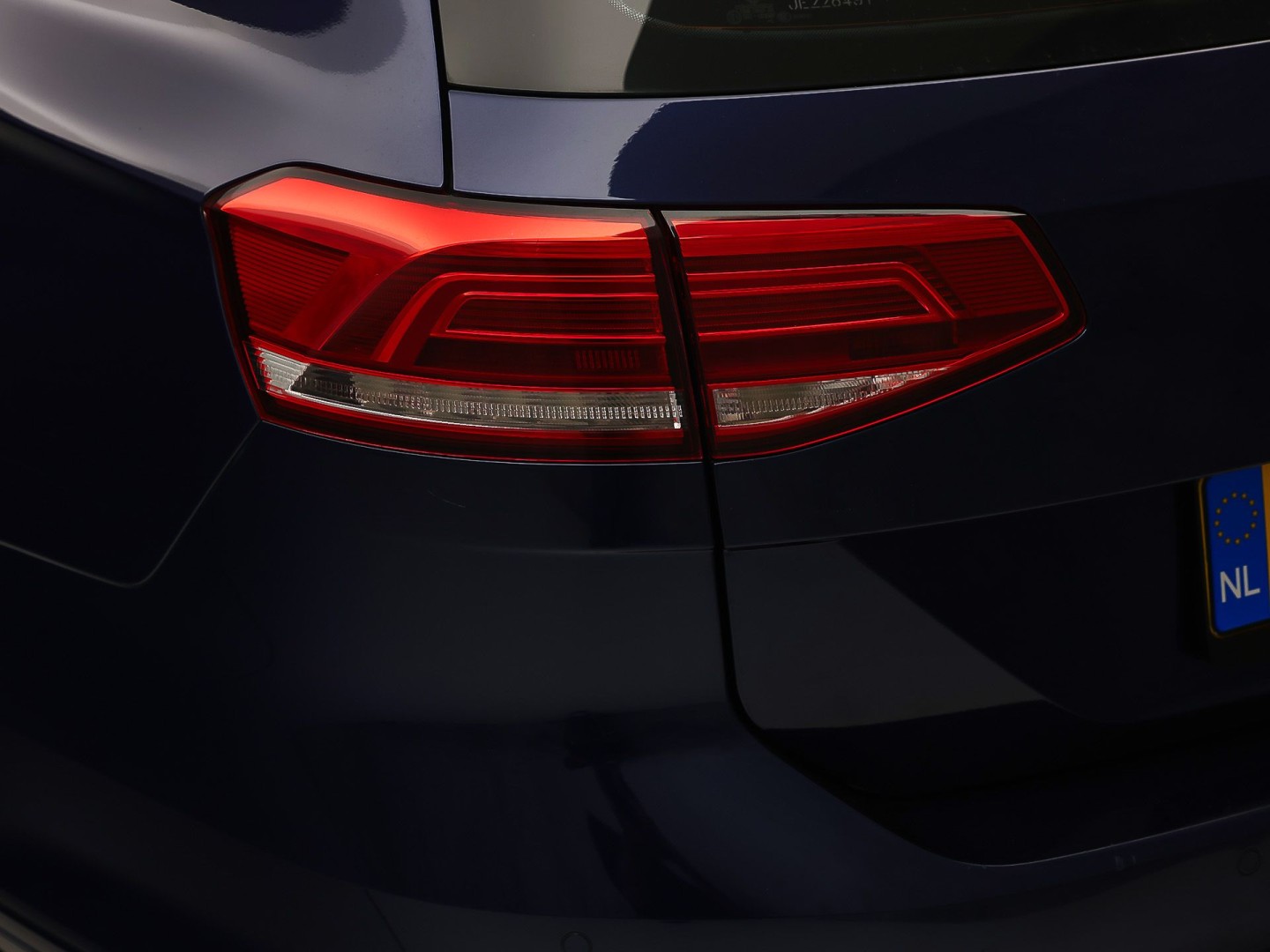 Volkswagen Passat Variant 1.4 TSI ACT Highline 150Pk Automaat (APPLE CARPLAY, GROOT NAVI, CLIMATE, CAMERA, SPORTSTOELEN, GETINT GLAS, KEYLESS START, ADAPTIVE CRUISE,
