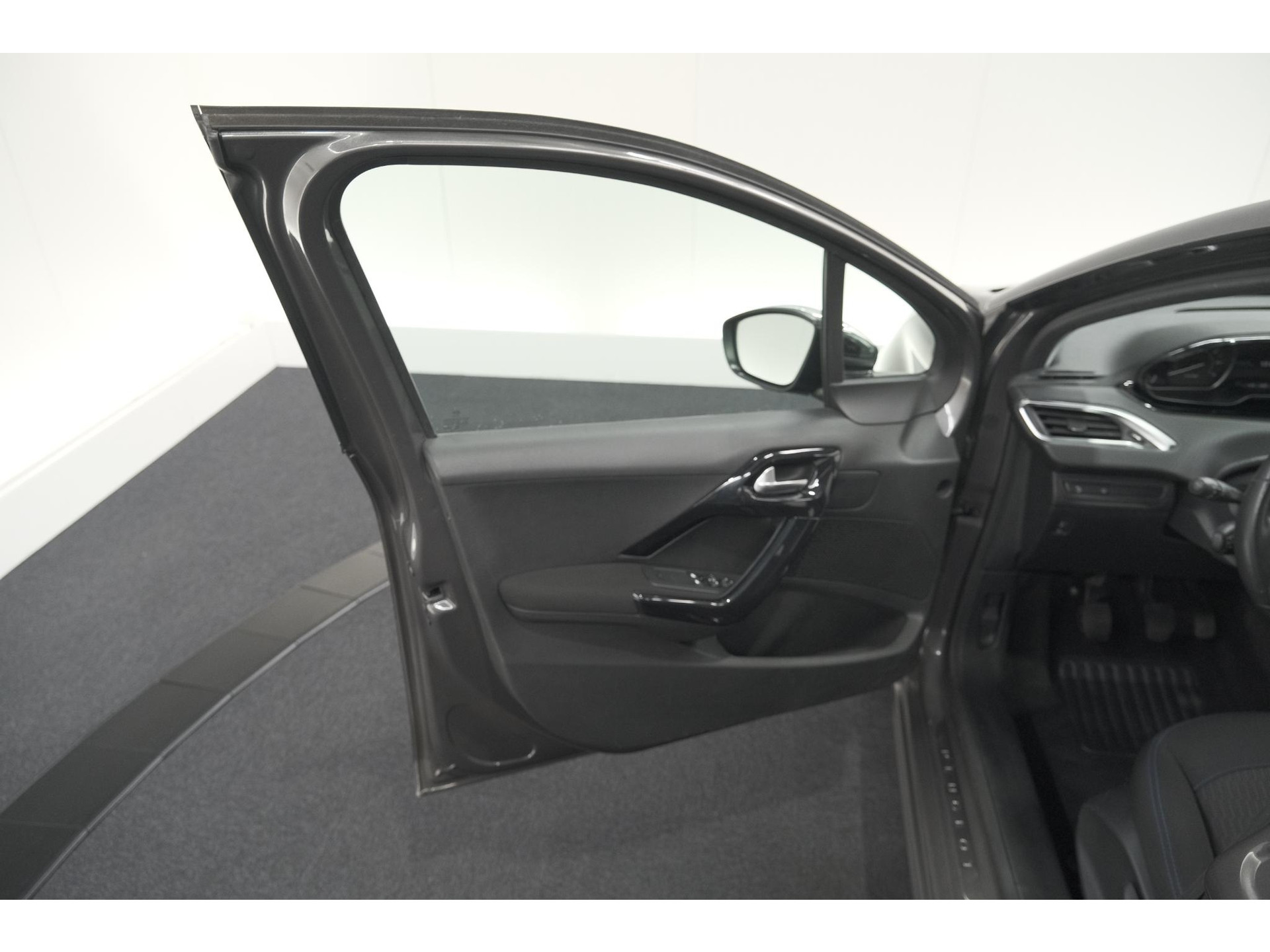 Peugeot 208 PureTech 82 Signature | Parkeersensoren | Apple Carplay | Navigatie