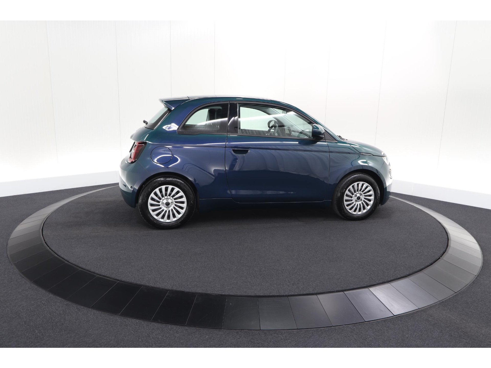Fiat 500 Urban 42 kWh | 96,9% SOH | 3 Fase Laadfunctie | Camera | Apple Carplay | Parkeersensoren