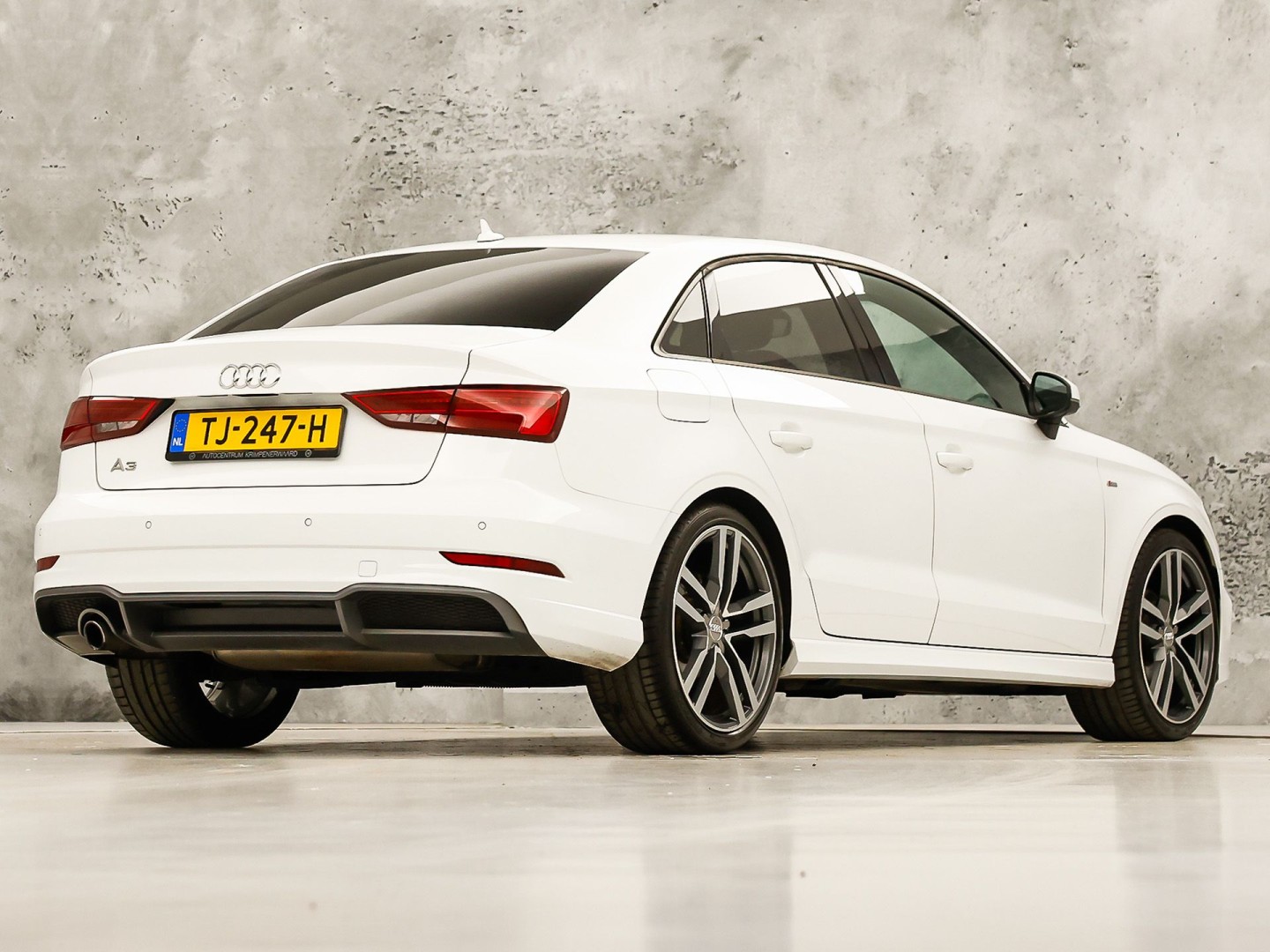 Audi A3 Limousine 1.0 TFSI S-Line Sport (2X S-LINE, GROOT NAVI, CLIMATE, DYNAMISCHE KNIPPERLICHTEN, SPORTSTOELEN, LEDER, GETINT GLAS, NIEUWE APK, NIEUWSTAAT)