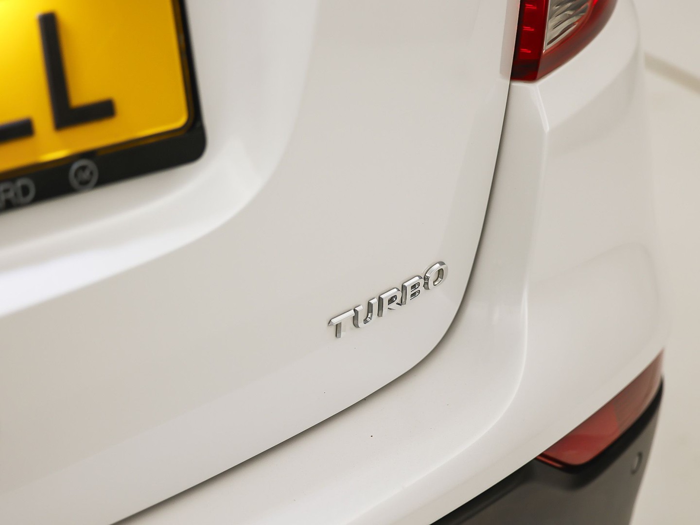 Opel Mokka X 1.4 Turbo Innovation Sport (GROOT NAVI, APPLE CARPLAY, STUUR/STOELVERWARMING, TREKHAAK, LEDER, CRUISE, LM VELGEN, NIEUWE APK)