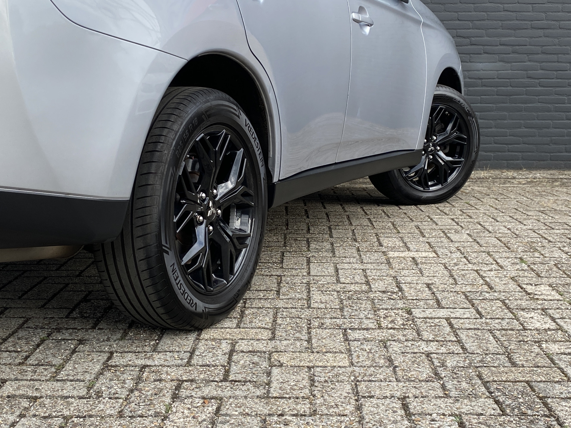 Mitsubishi Outlander 2.0 Intense 150 pk AUT. | dealer onderh. | lichtmetaal 18 inch | trekhaak | cruise control | apple carplay - android
