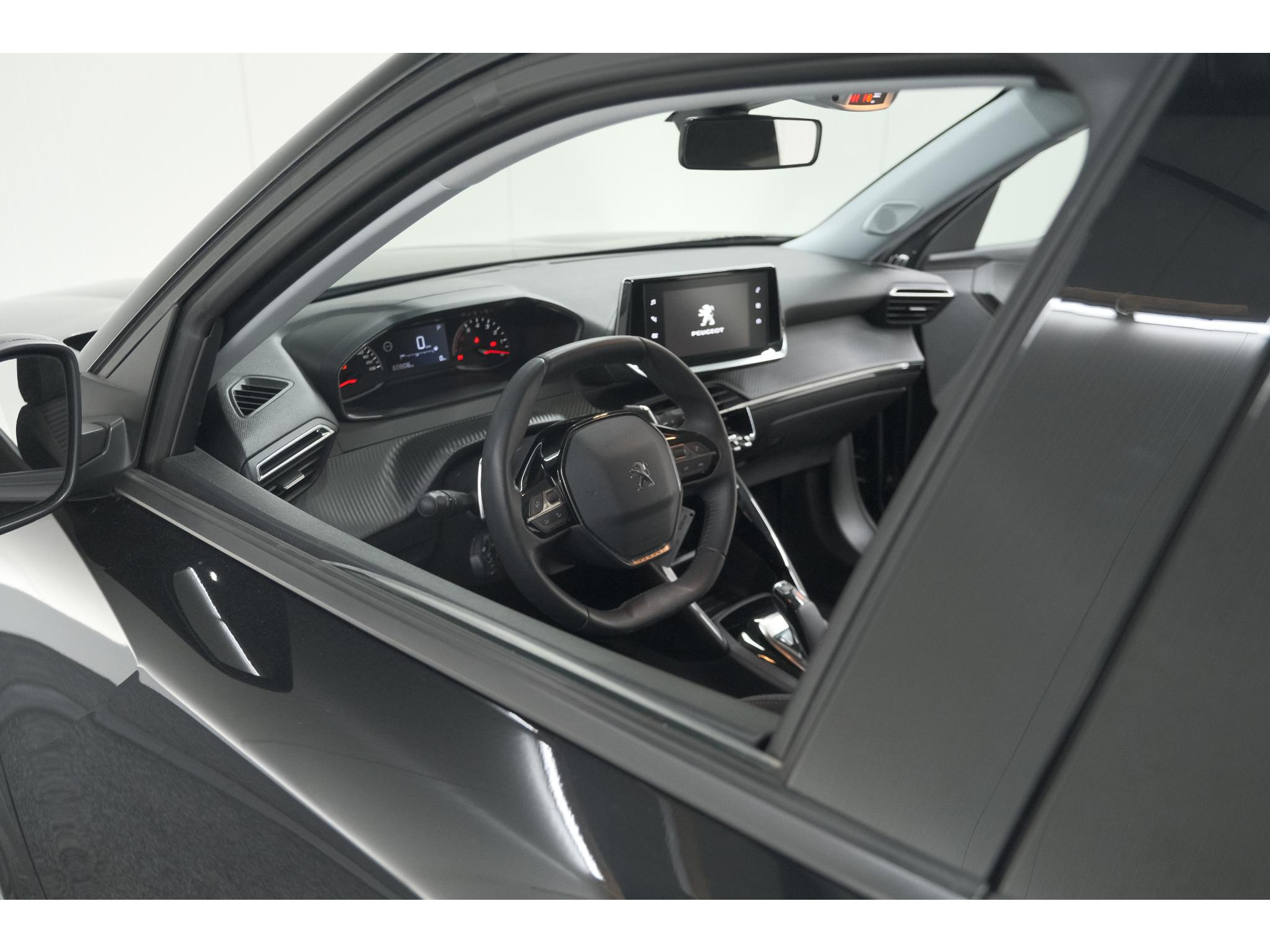 Peugeot 2008 PureTech 130 EAT8 Active | Parkeersensoren | Navigatie | Apple Carplay