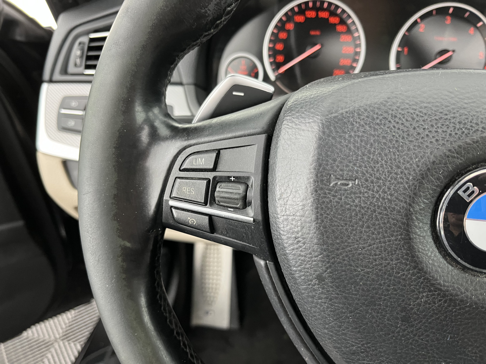 BMW 5-serie Touring 520d M-Sportpack High Executive Aut. *PANO | LEATHER | XENON | HEATED-SPORTSEATS | HIFI-SOUND | NAVI-FULLMAP | PRIVACYGLASS | SHIFTPADDLES | HEAD-UP | 18''ALU*