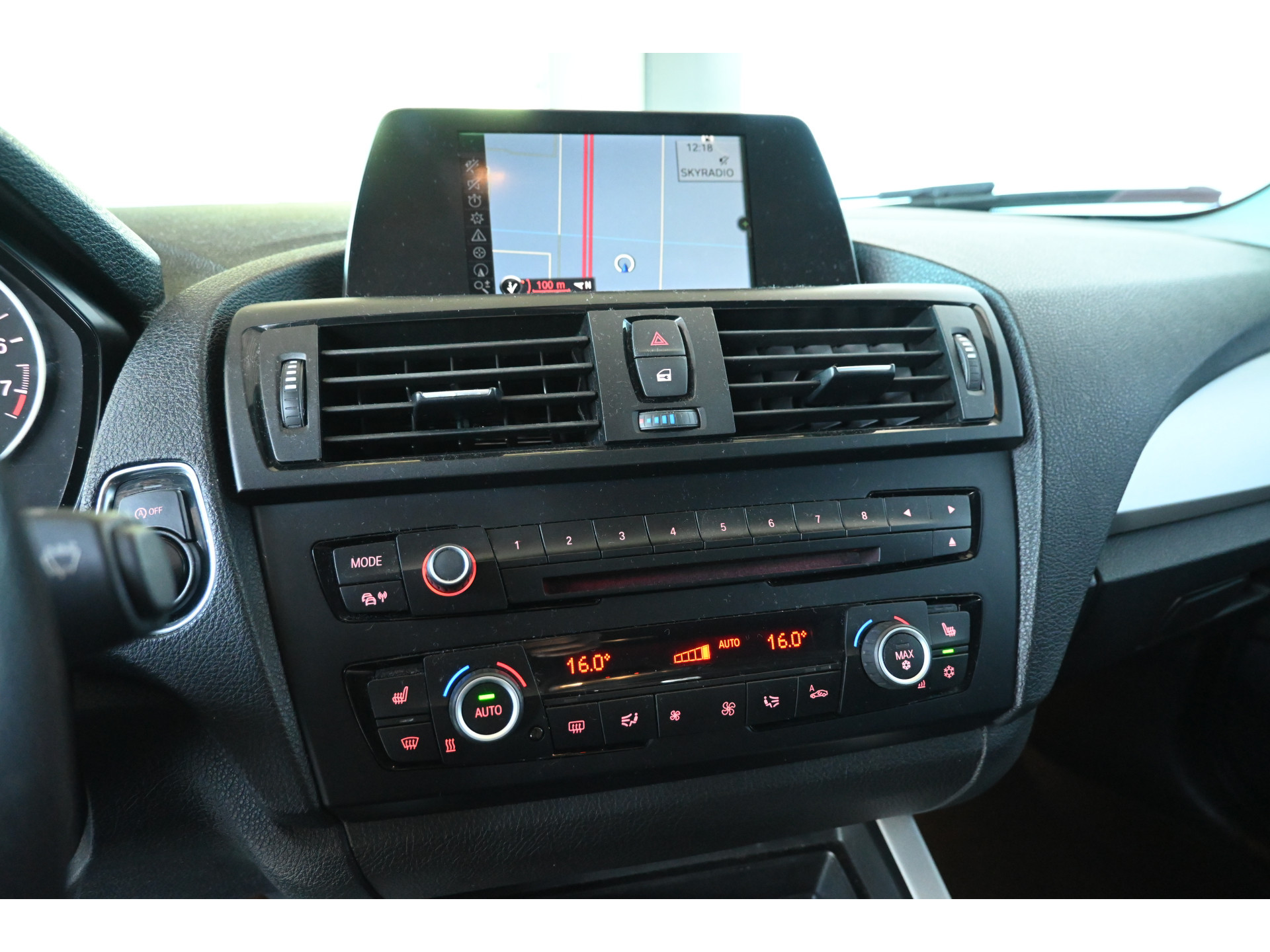 BMW 1-serie 116i Business+ Clima Cruise control Navigatie Xenon Stoelverwarming Inruil Mogelijk!