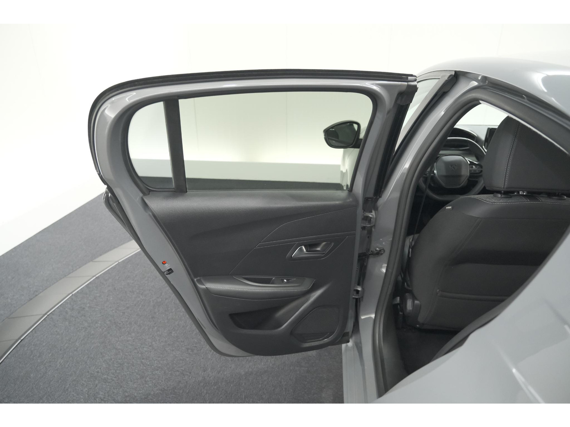 Peugeot 208 PureTech 100 Allure | Gris Selenium | Apple Carplay | Parkeersensoren | Climate Control