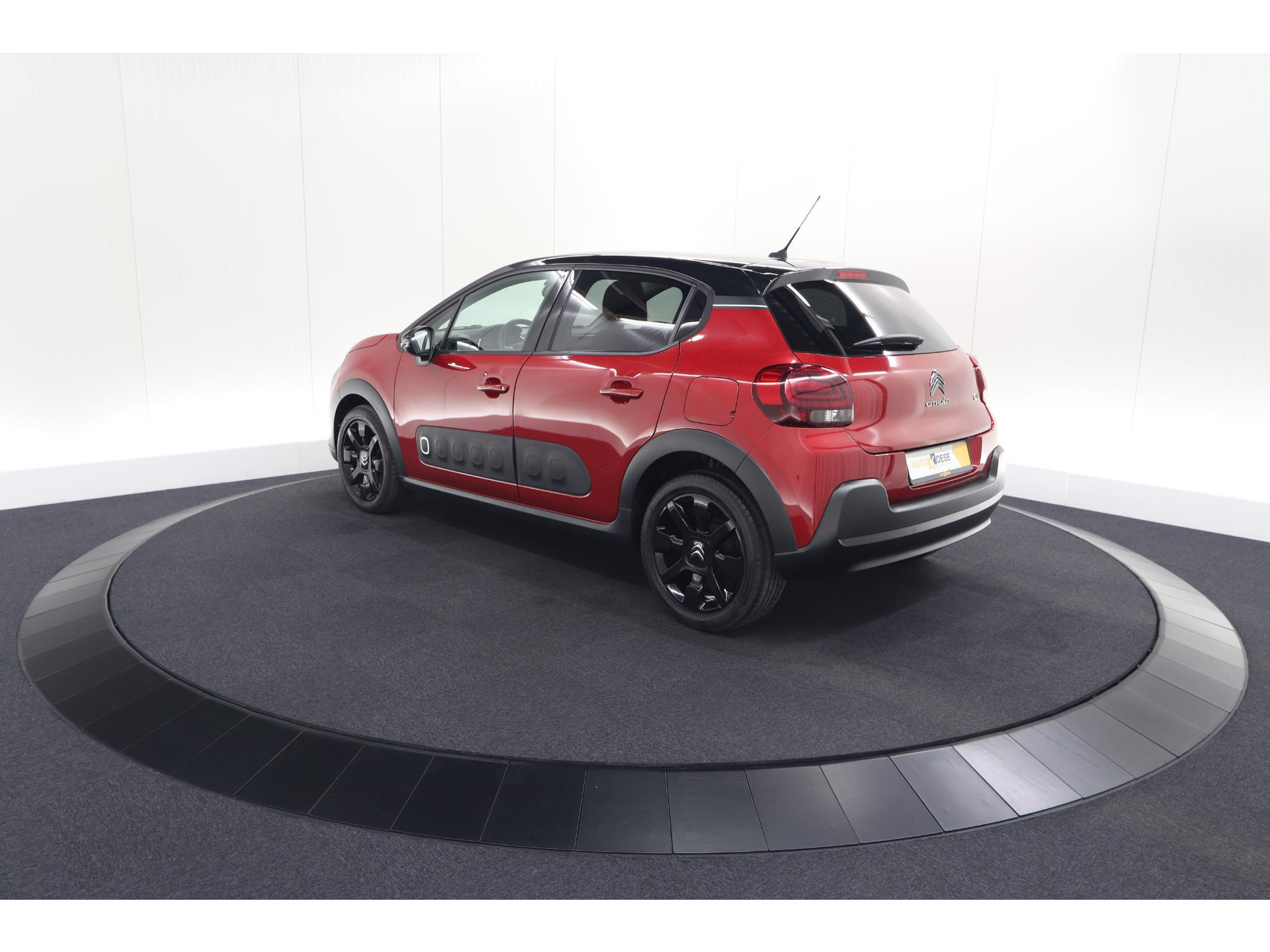 Citroen C3 PureTech 82 S&S Shine | Camera | Apple Carplay | Parkeersensoren | 16 Inch Velgen