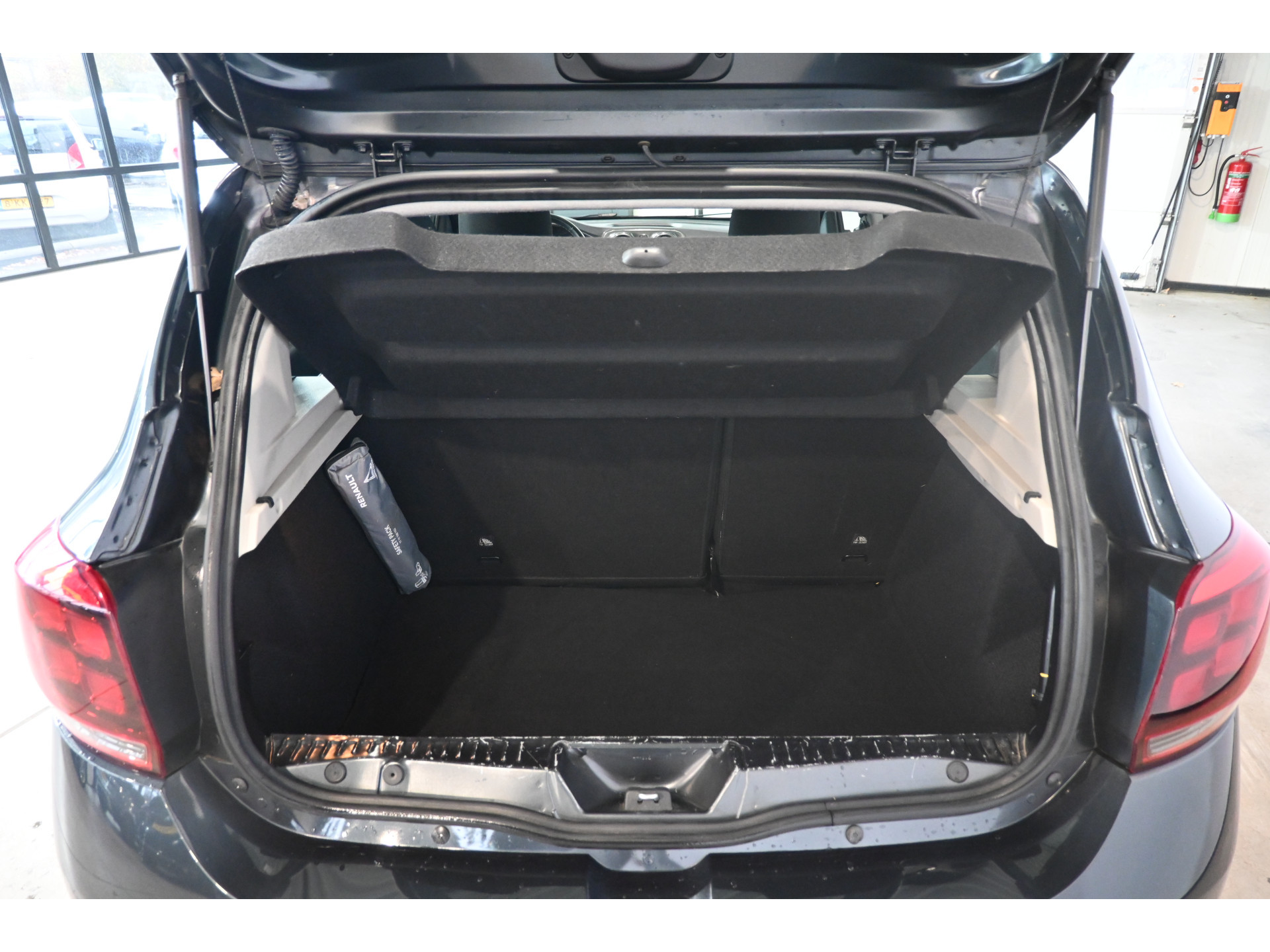 Dacia Sandero 0.9 TCe Stepway Tech Road Airco Navigatie Trekhaak Goed Onderhouden! Inruil Mogelijk!
