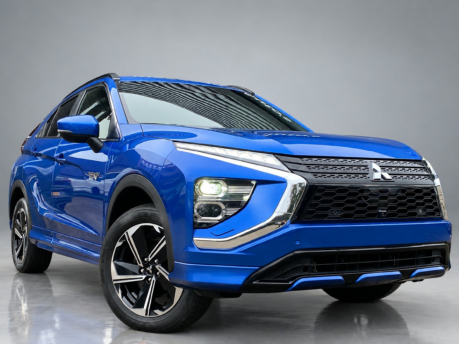 Mitsubishi Eclipse Cross 2.4 PHEV Instyle 4WD 188 pk AUT. | 1e eigenaar | navigatie | stoel-stuurverwarming | leder/alcantara interieur