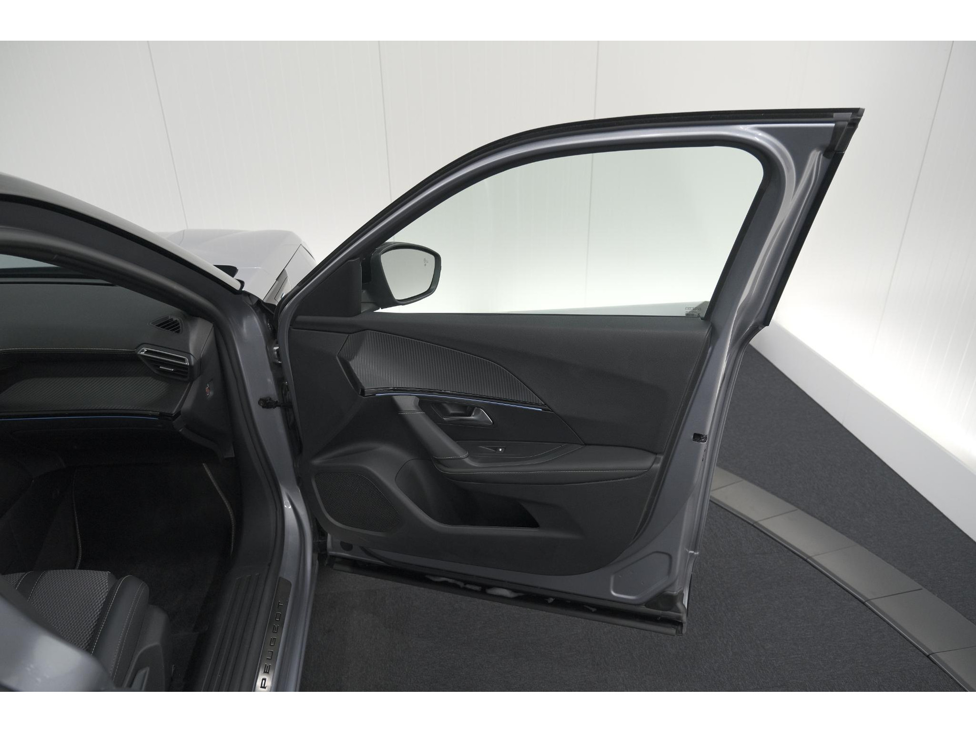 Peugeot e-2008 EV GT 50 kWh | 3 Fase | 360 Camera | Adaptieve Cruise Control | Dodehoekdetectie