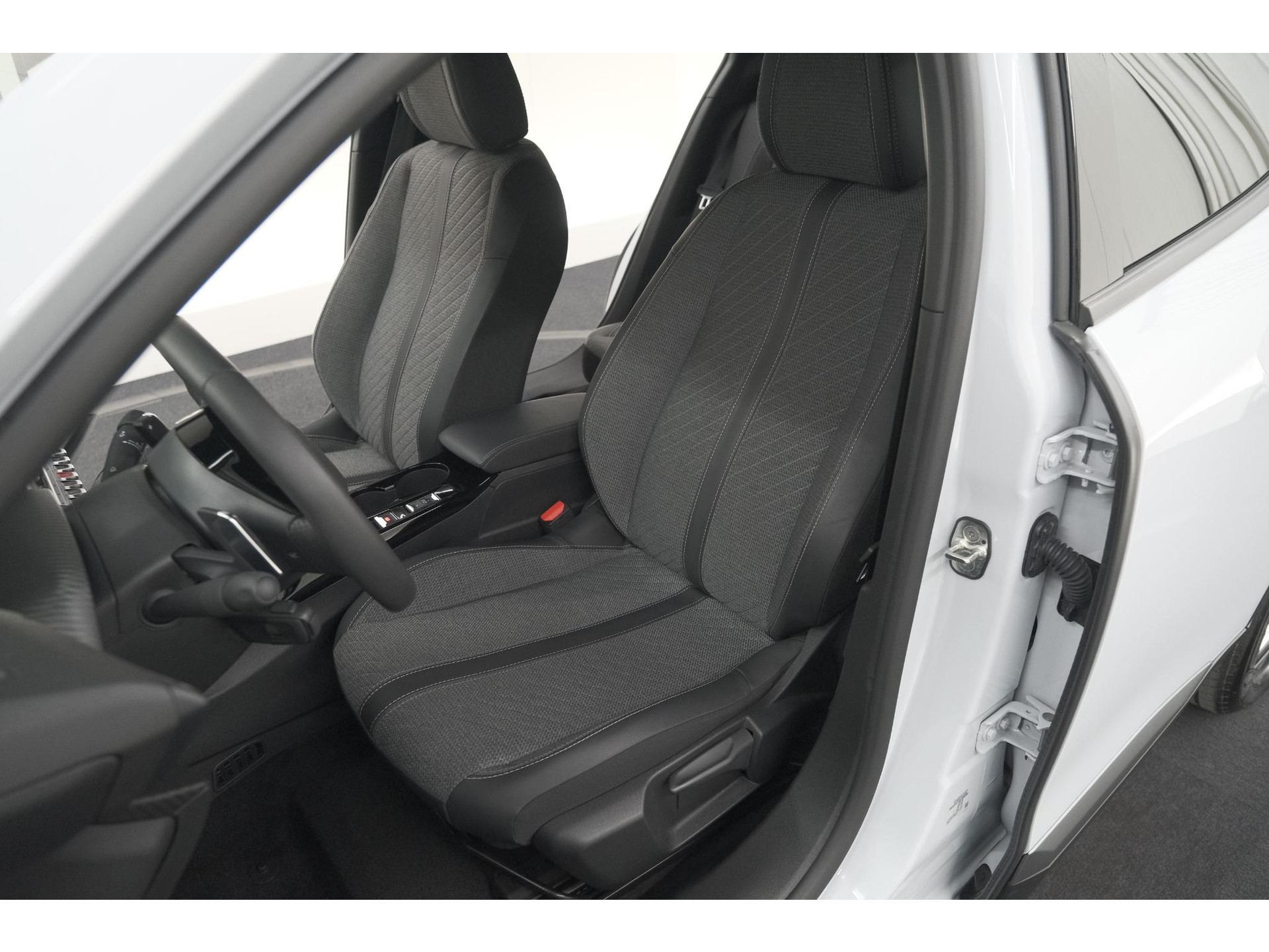 Peugeot 2008 Hybrid 145 e-DCS6 Allure | 360 Camera | Adaptieve Cruise Control | Dodehoekdetectie