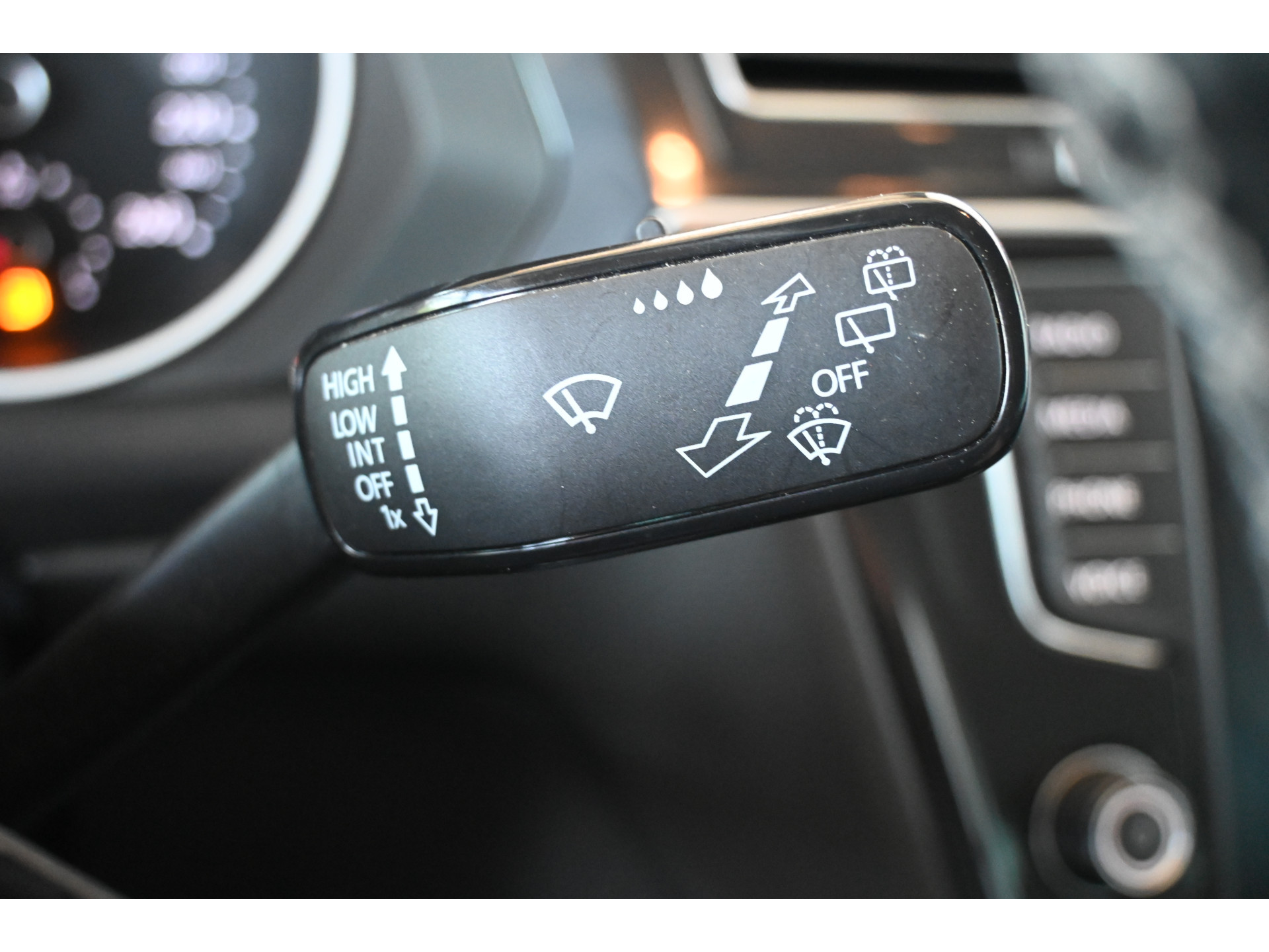 Volkswagen Tiguan 1.4 TSI Highline R-Line Clima Navigatie Carplay 1e Eigenaar Trekhaak Rijklaarprijs! Inruil Mogelijk!
