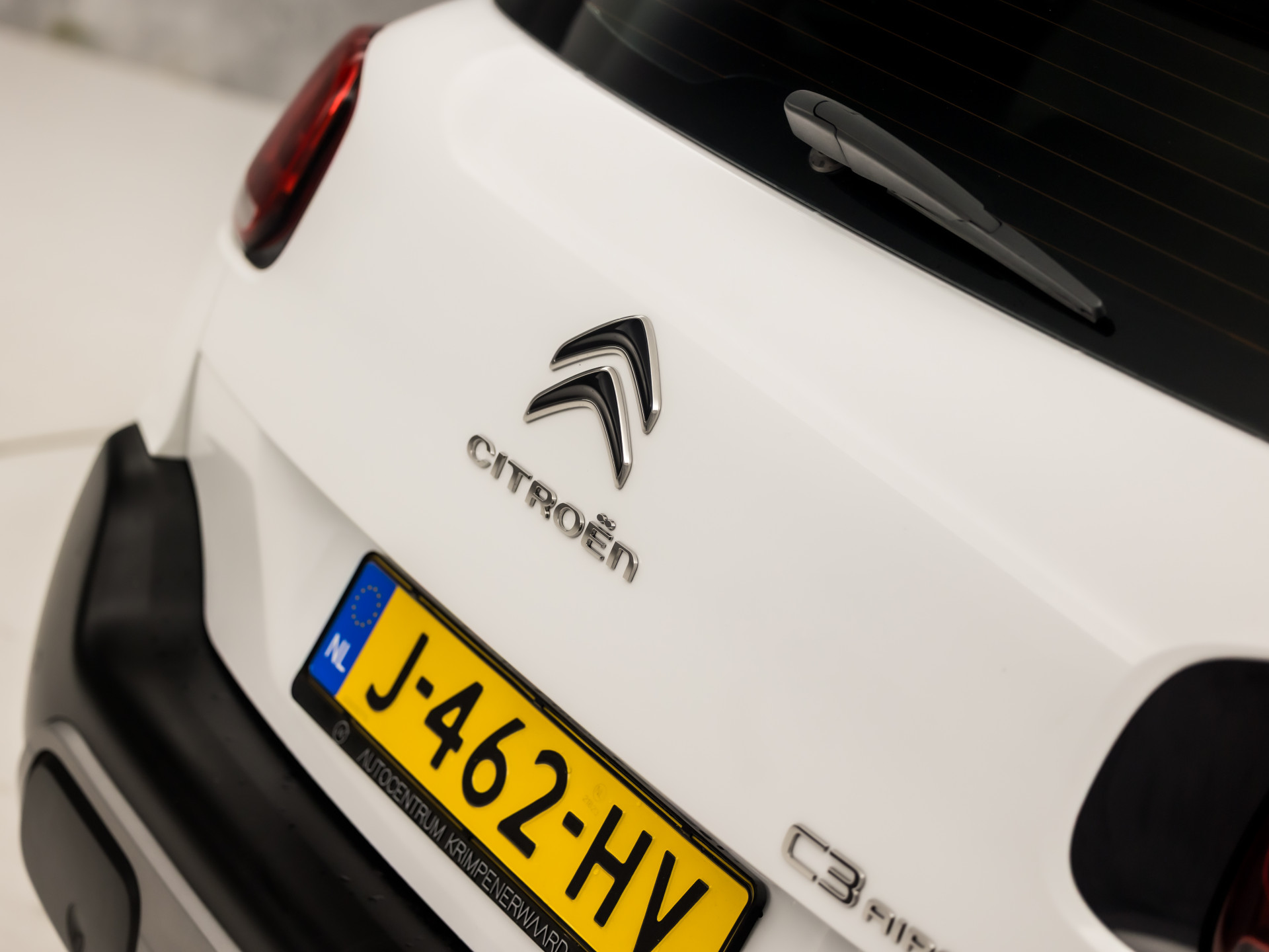 Citroën C3 Aircross 1.2 PureTech S&S Sport (APPLE CARPLAY, GROOT NAVI, LM VELGEN, TREKHAAK, GETINT GLAS, SPORTSTOELEN, CRUISE, NIEUWE APK, NIEUWSTAAT)