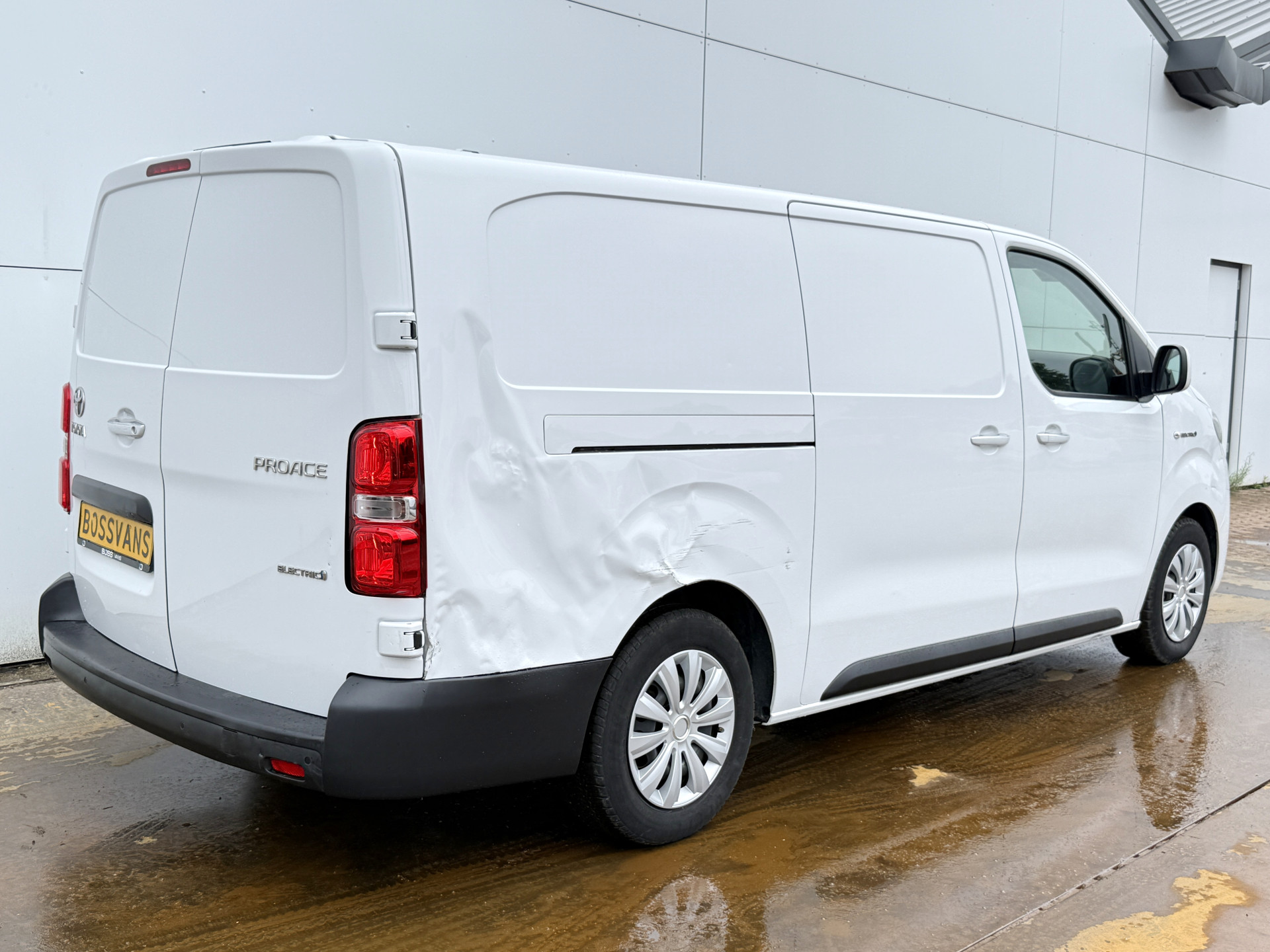 Toyota ProAce Electric 75kWh 136PK L2 Elektrisch 93.3% (SOH) 330km WLTP Snelladen Cruise Control Climate Control Carplay Navigatie 360° Camera Snelladen