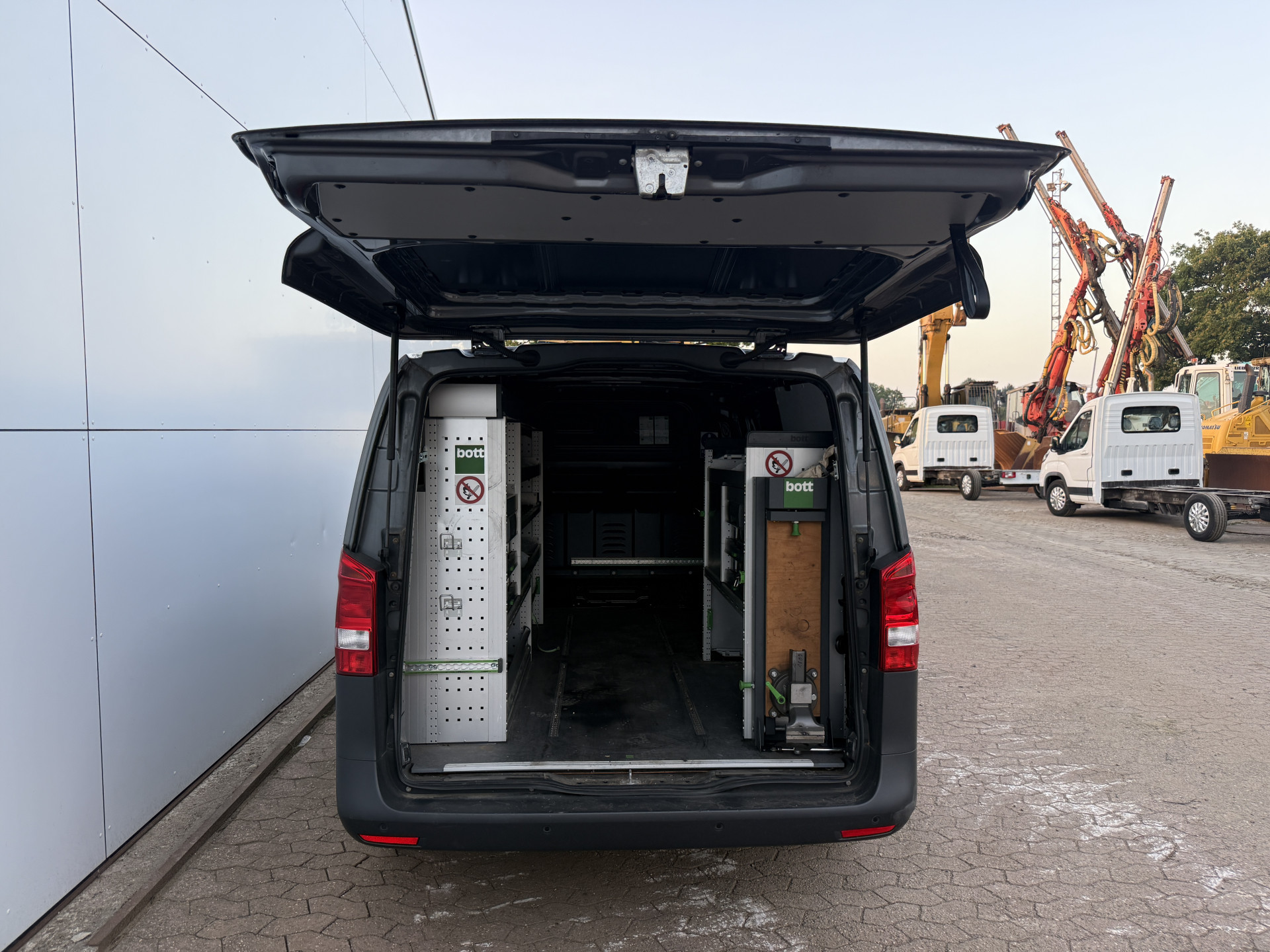 Mercedes-Benz Vito 114 1.9 CDI Automaat L2H1 Climate Control Cruise Control Parkeersensoren V+A Kastwand Inbouw