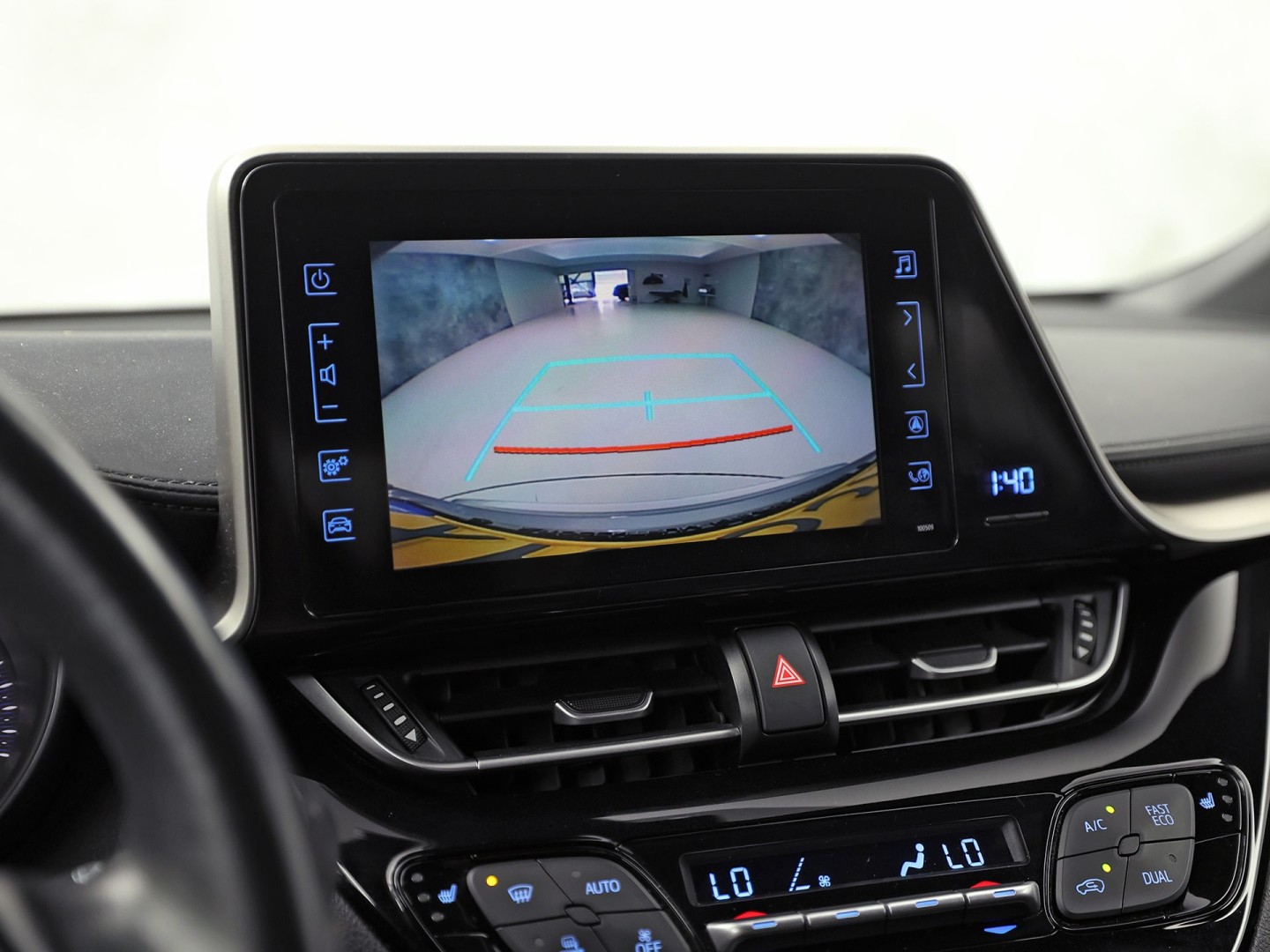 Toyota C-HR 1.8 Hybrid Sport Automaat (NAVIGATIE, CAMERA, STUUR/STOELVERWARMING, GETINT GLAS, SPORTSTOELEN, ADAPTIVE CRUISE, KEYLESS, NIEUWSTAAT)