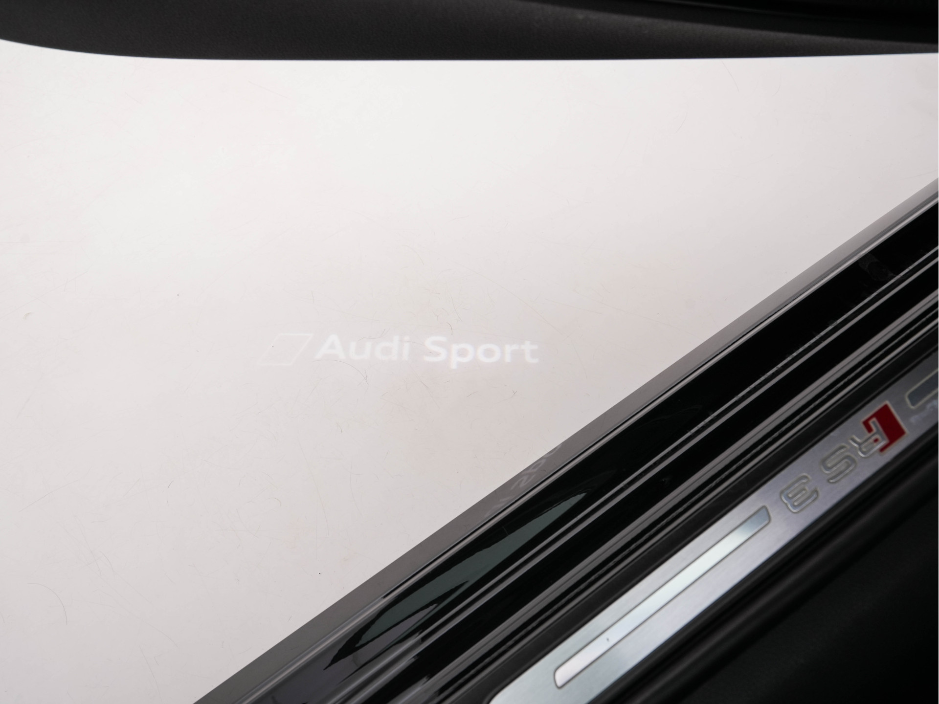 Audi RS3 2.5 TFSI quattro Aut. *RS-SEATS | PANO | NAPPA-FULL-LEATHER | DIGI-COCKPIT | BANG&OLUFSEN | APPLE-CARPLAY | ADAPTIVE-CRUISE | BLIND-SPOT | CAMERA | KEYLESS | NAVI-FULLMAP | DAB+ | MAGNETIC-RIDE | 19''ALU*