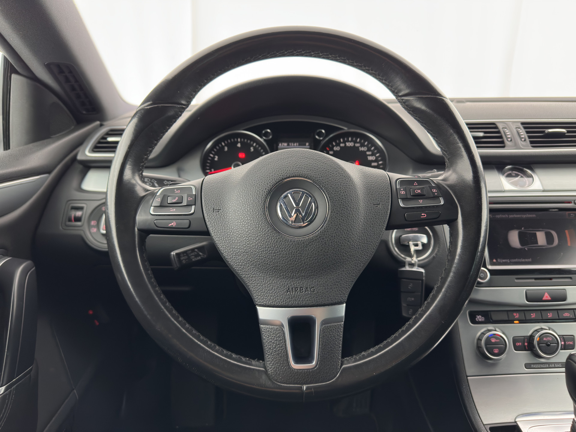 Volkswagen CC 1.8 TSI Aut. *LEATHER | BI-XENON | HEATED-SPORTSEATS | NAVI-FULLMAP | ECC | PDC | CRUISE | SHIFTPADDLES | PRIVACY-GLASS | TOWBAR | 18''ALU*