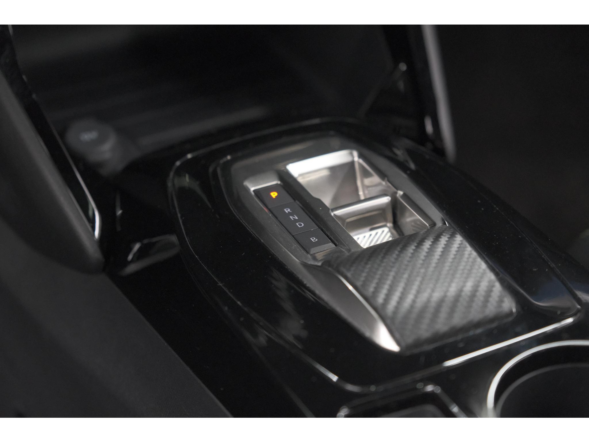 Peugeot e-2008 EV GT Avantage 54 kWh | 96.8% SOH | 11 KW Lader | 360 Camera | Panoramadak | Dodehoekdetectie