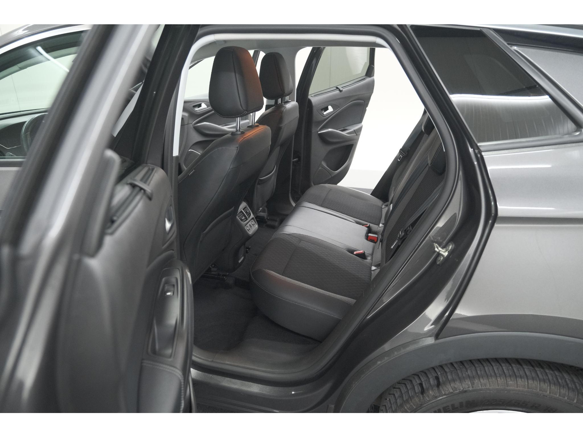 Opel Grandland X Turbo 130 EAT8 Innovation | Trekhaak | Dodehoekdetectie | Apple Carplay | Pack Winter