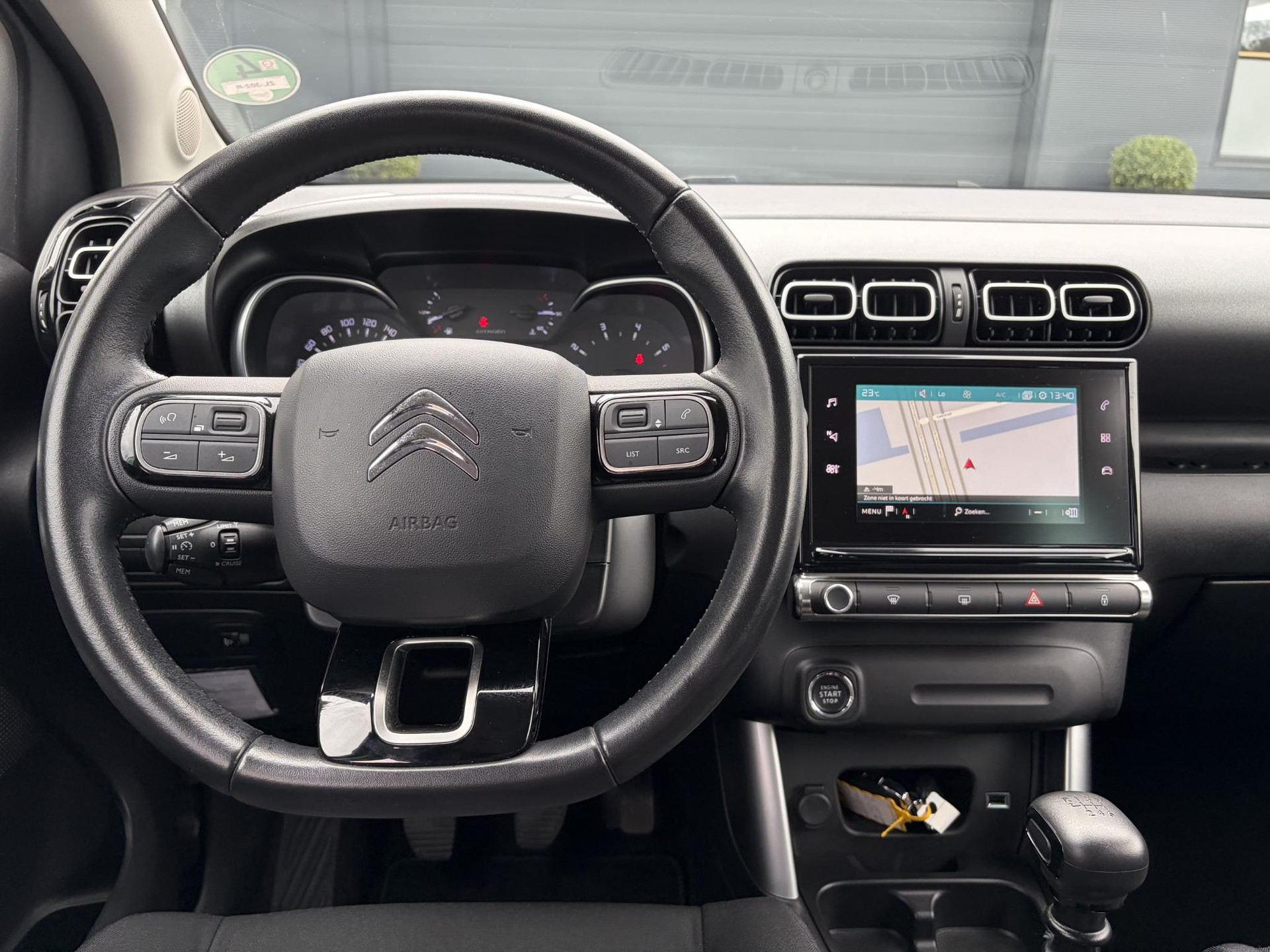 Citroen C3 Aircross 1.2 PureTech S&S Shine 1e Eigenaar l D-riem vv in 07-07-2025 l 360° Camera l Navi l Carplay l Net beurt gehad l Keyless l 17''Lmv l Rijstrooksensor l 110pk l Pdc V+A l 6 Bak l N.A.P l Apk tot 07-2027