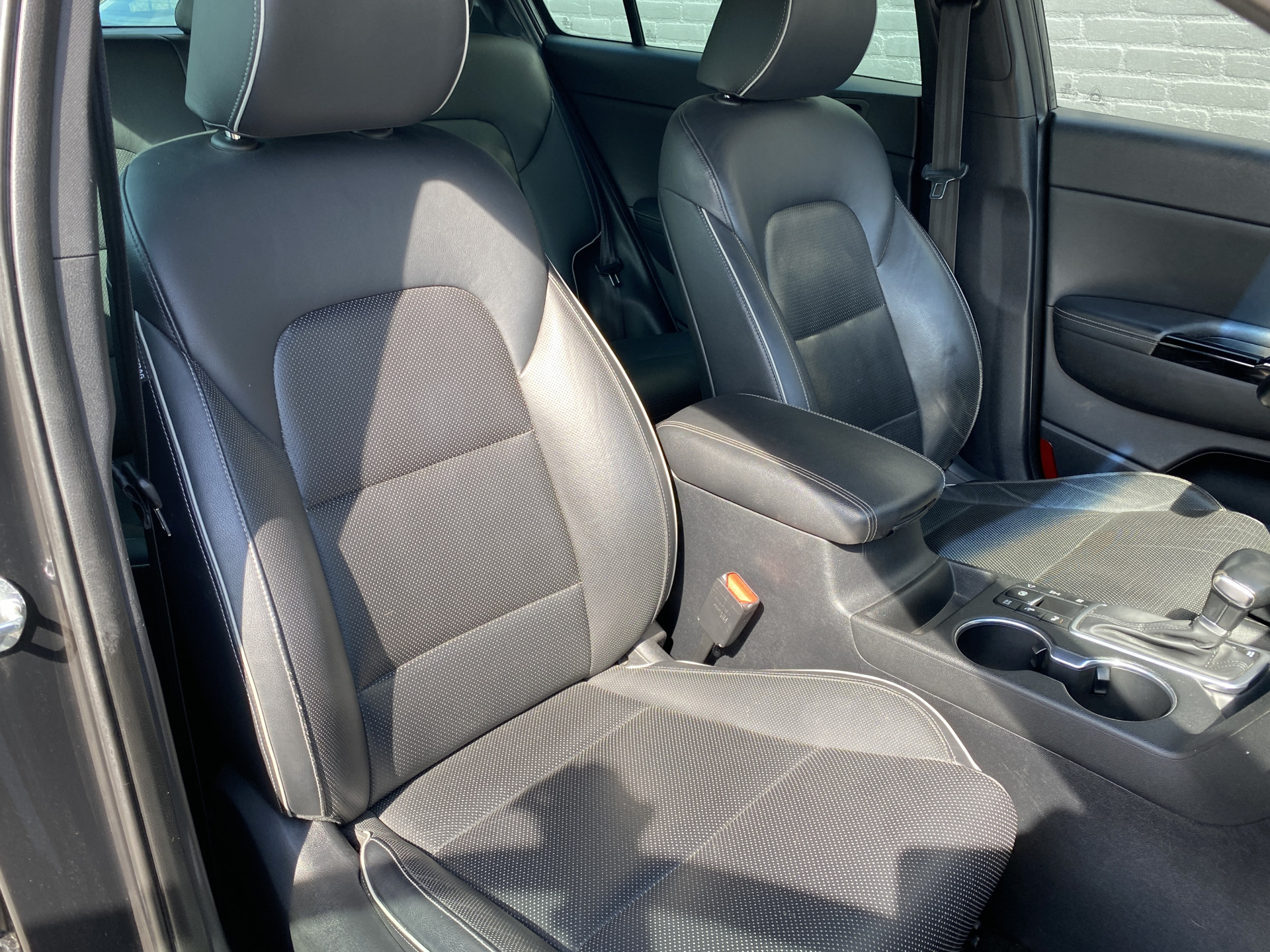 Kia Sportage 1.6 T-GDI 4WD 177 pk GT-Line PlusLine AUT. | dealer onderh. | leder interieur | trekhaak | navigatie | elektr. stoelen