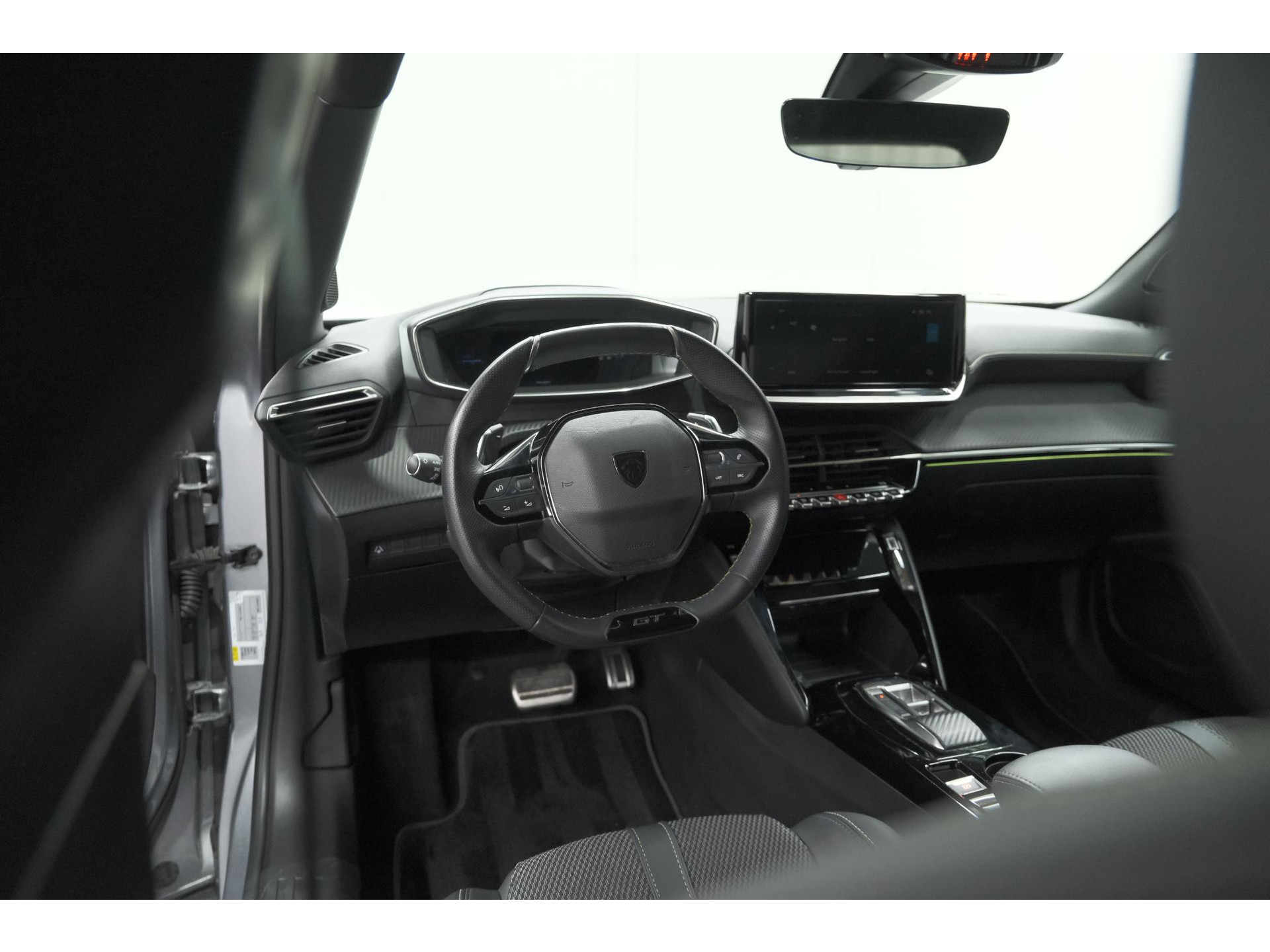 Peugeot 2008 PureTech 130 EAT8 GT | 360 Camera | Adaptieve Cruise Control | Dodehoekdetectie | Navigatie