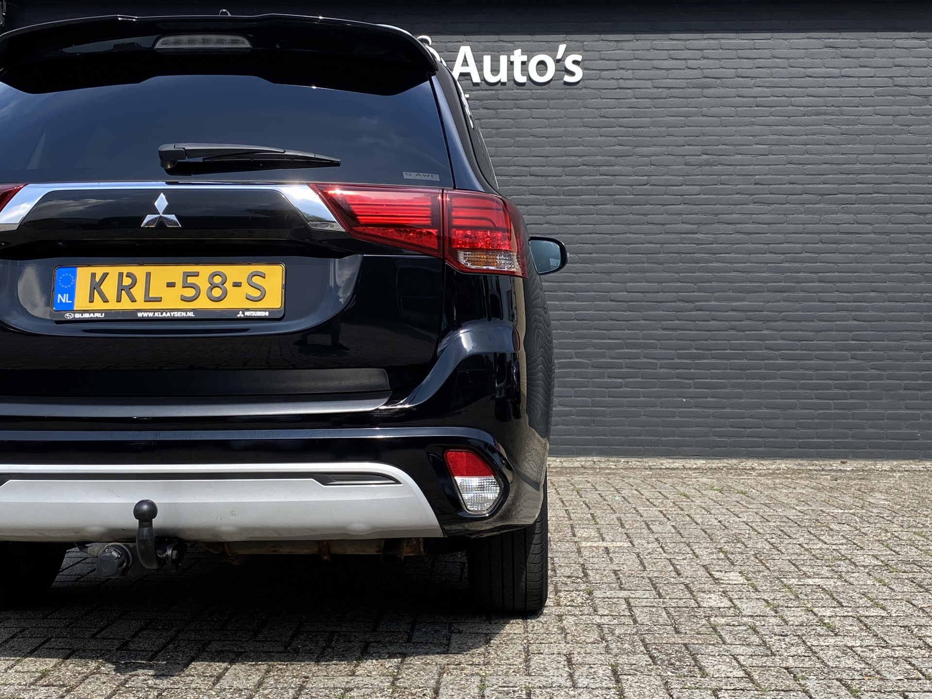 Mitsubishi Outlander 2.4 PHEV Intense+ 4WD 225 pk AUT. | 1e eigenaar | navigatie | trekhaak | elektr. v. stoel | carplay | alcantara