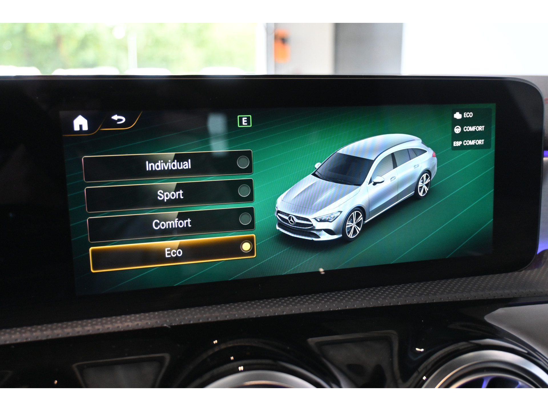 Mercedes-Benz CLA-klasse Shooting Brake 180 Automaat Business Solution AMG Clima Panoramadak Widescreen Sfeer LED Rijklaarprijs! Inruil Mogelijk!