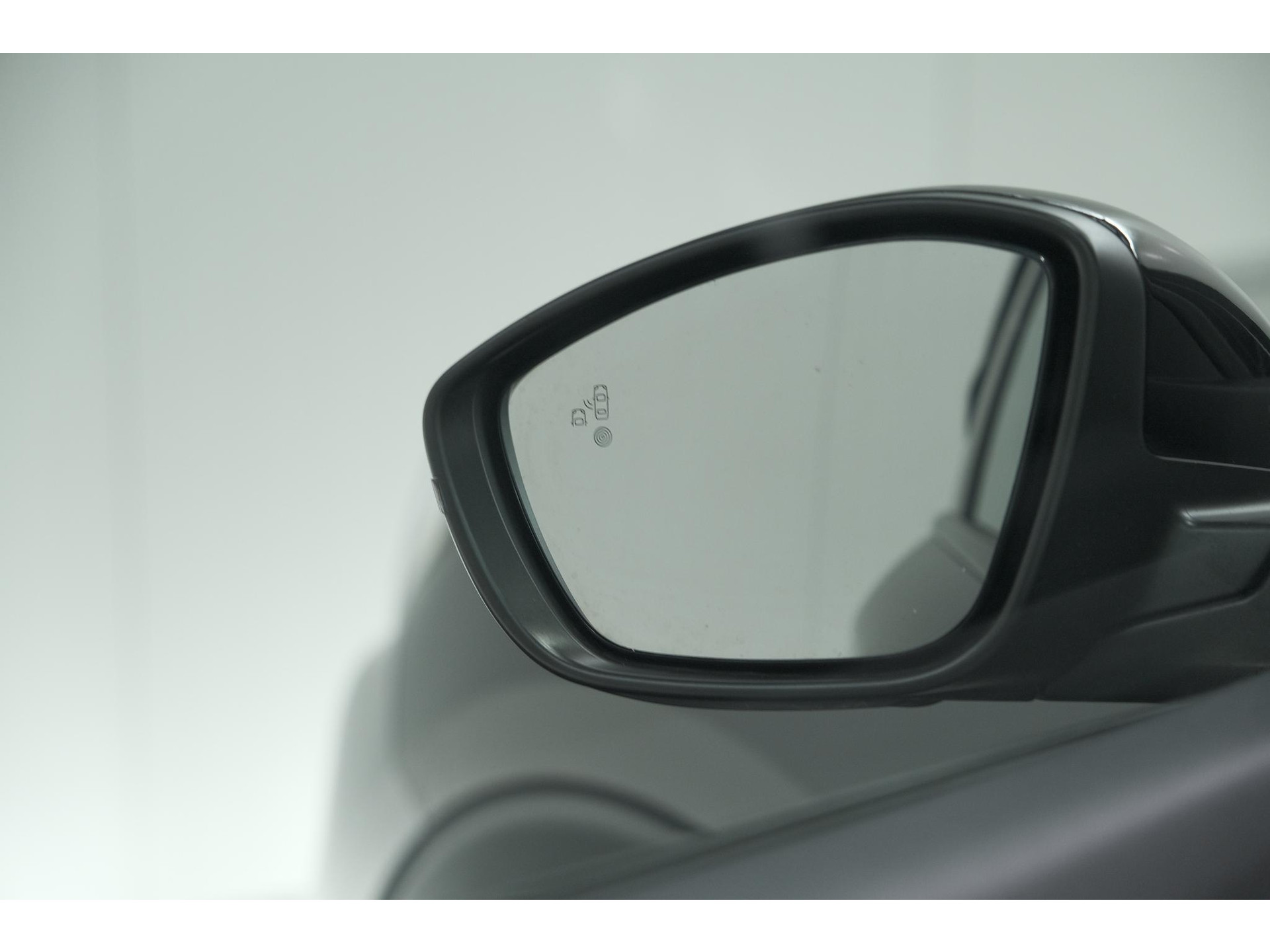 Peugeot 2008 PureTech 130 EAT8 GT | Camera | Dodehoekdetectie | Apple Carplay | Pack Winter