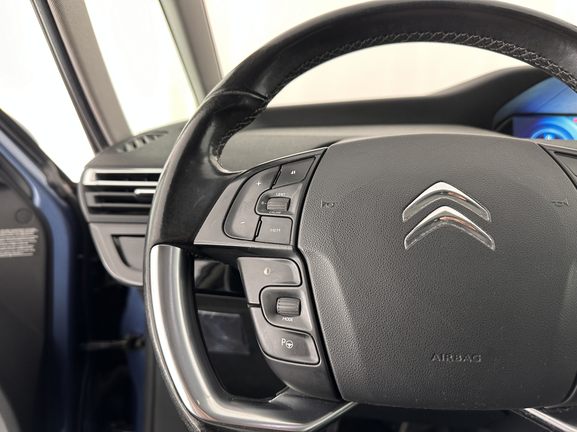 Citroën Grand C4 Picasso 1.6 BlueHDi Shine [ 7-Pers ] *NAVI-FULLMAP | DIGI-COCKPIT | CAMERA | COMFORT-SEATS | KEYLESS | ECC | TOWBAR | PDC | CRUISE | PRIVACY-GLASS | 17''ALU*