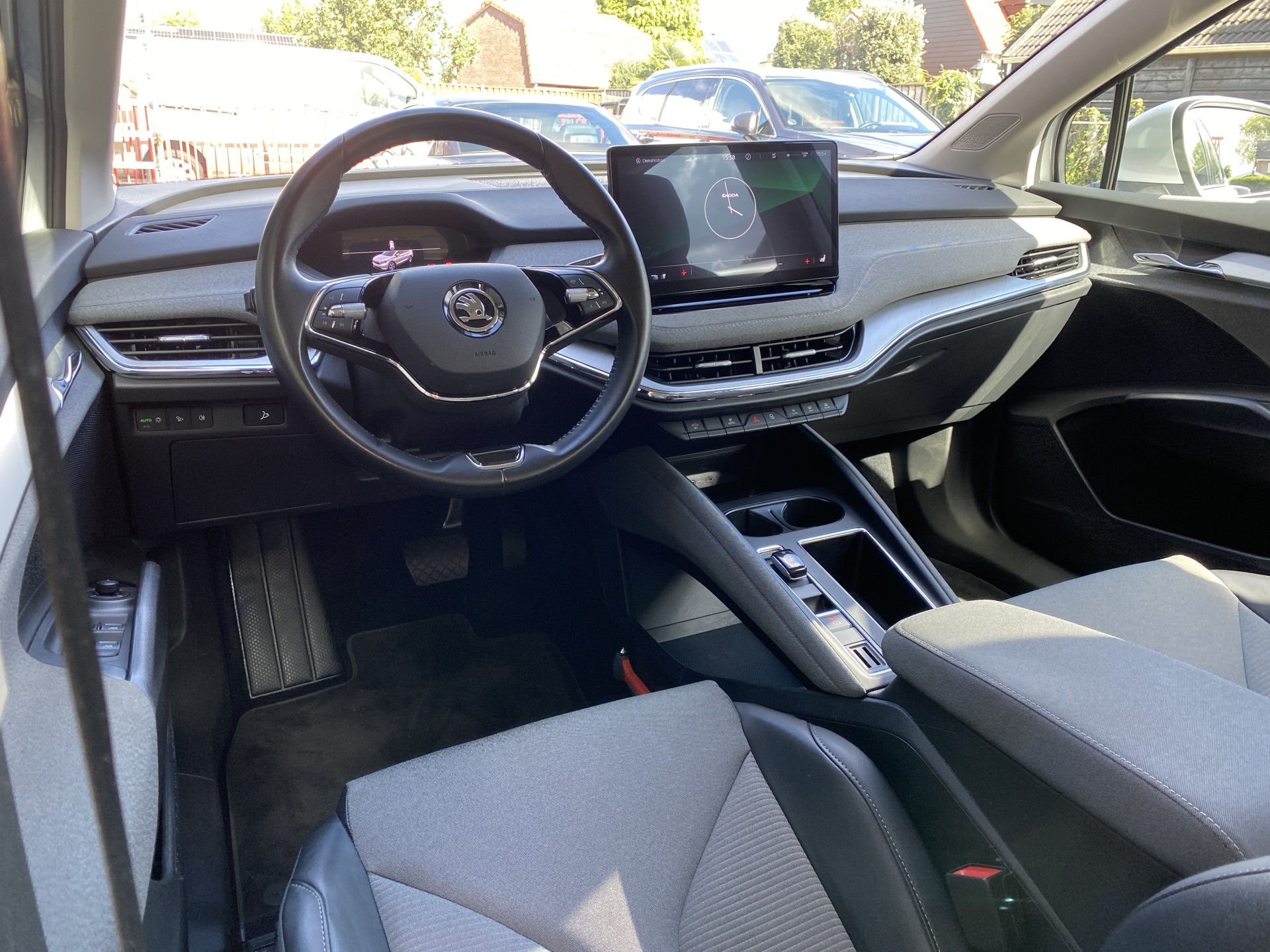 ŠKODA Enyaq iV 60 | 1e eigenaar | dealer onderhouden | navigatie | camera | sfeerverlichting | apple carplay | SOH 92%