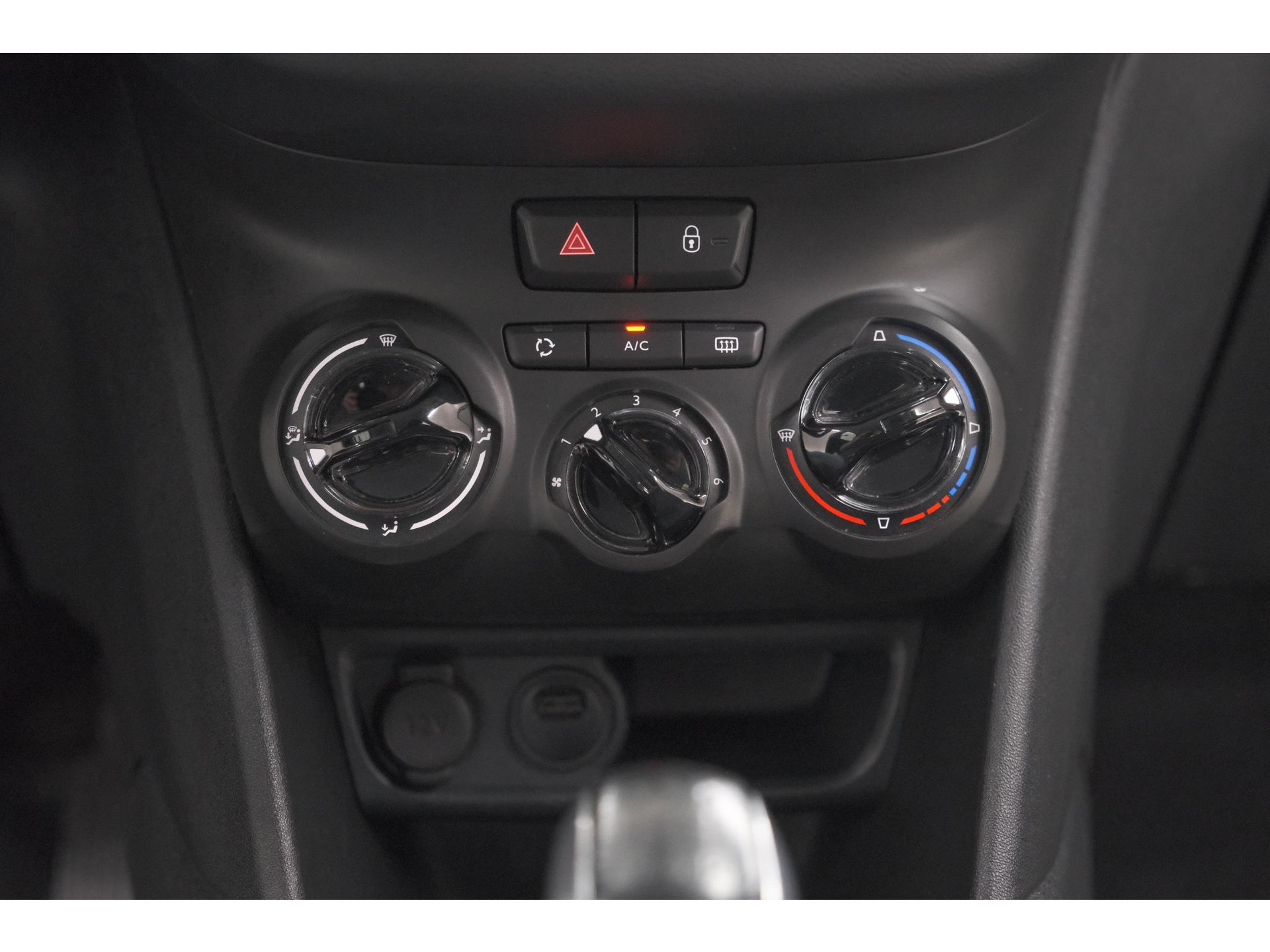 Peugeot 208 PureTech 82 Signature | Parkeersensoren | Apple Carplay | Pack Connect | Armsteun