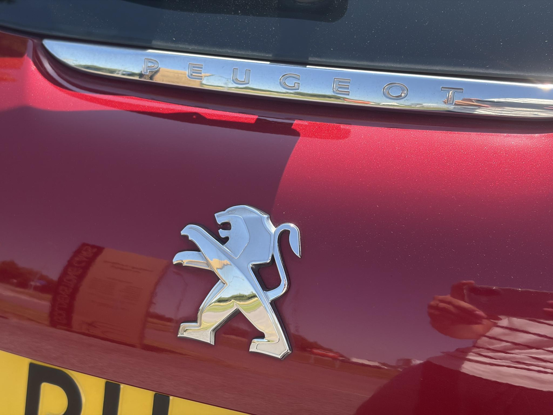 Peugeot 208 1.2 PureTech Allure 1e Eigenaar,D-riem vv in 2023,Afn.Trekhaak,Dealer Onderhouden,Carplay,Navi,Clima,Cruise,Lm velgen,110pk,N.A.P,Pdc,Apk tot 07-2027