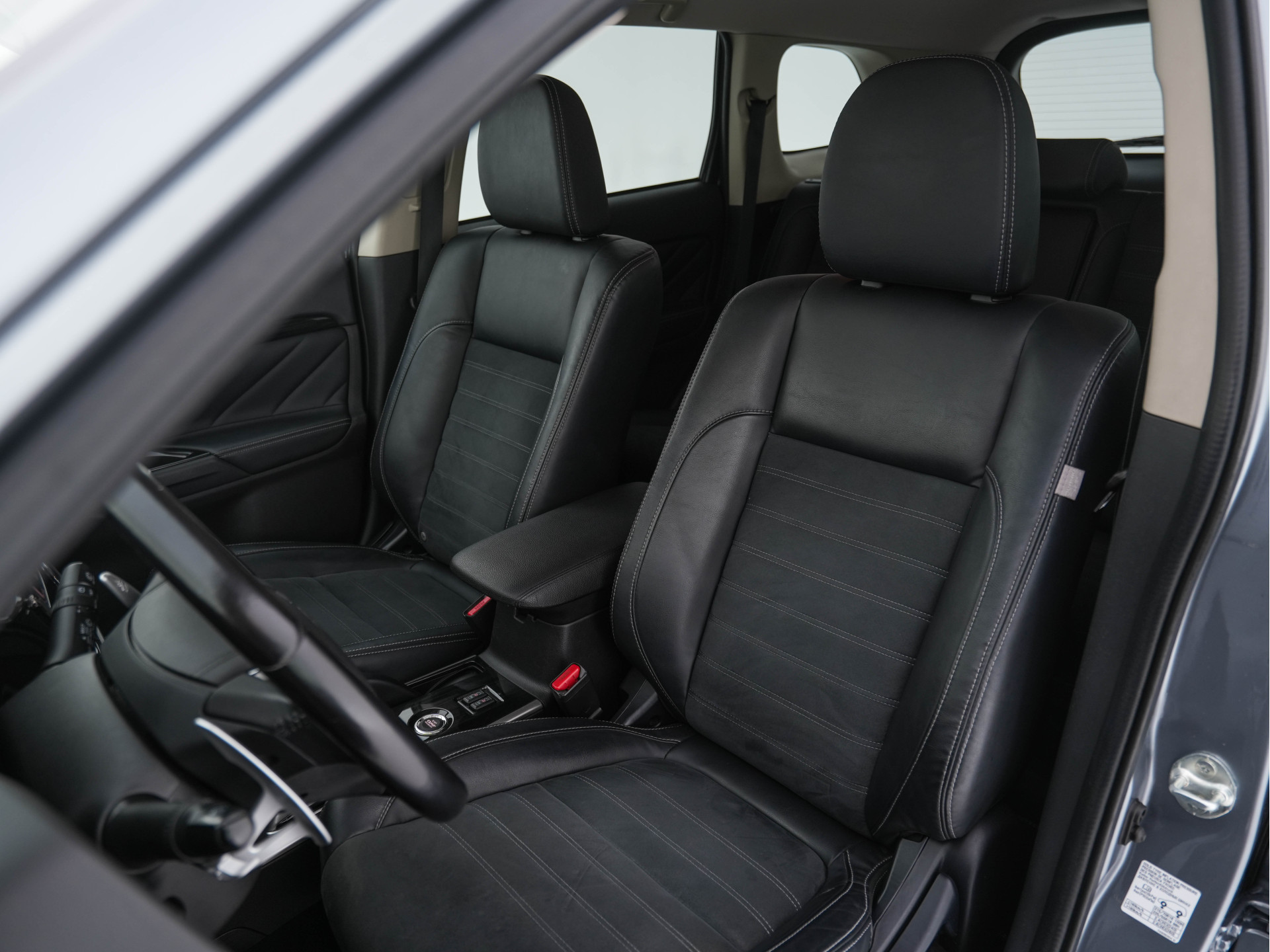 Mitsubishi Outlander 2.0 PHEV Executive Edition AWD Aut.  *LEATHER-MICROFIBRE | ROCKFORD-AUDIO | LED-LIGHTS | NAVI-FULLMAP | KEYLESS | CAMERA | HEATED-COMFORTSEATS | ECC | SHIFT-PADDLES | PDC | CRUISE | PRIVACY-GLASS | DAB | TOWBAR | 18''ALU *