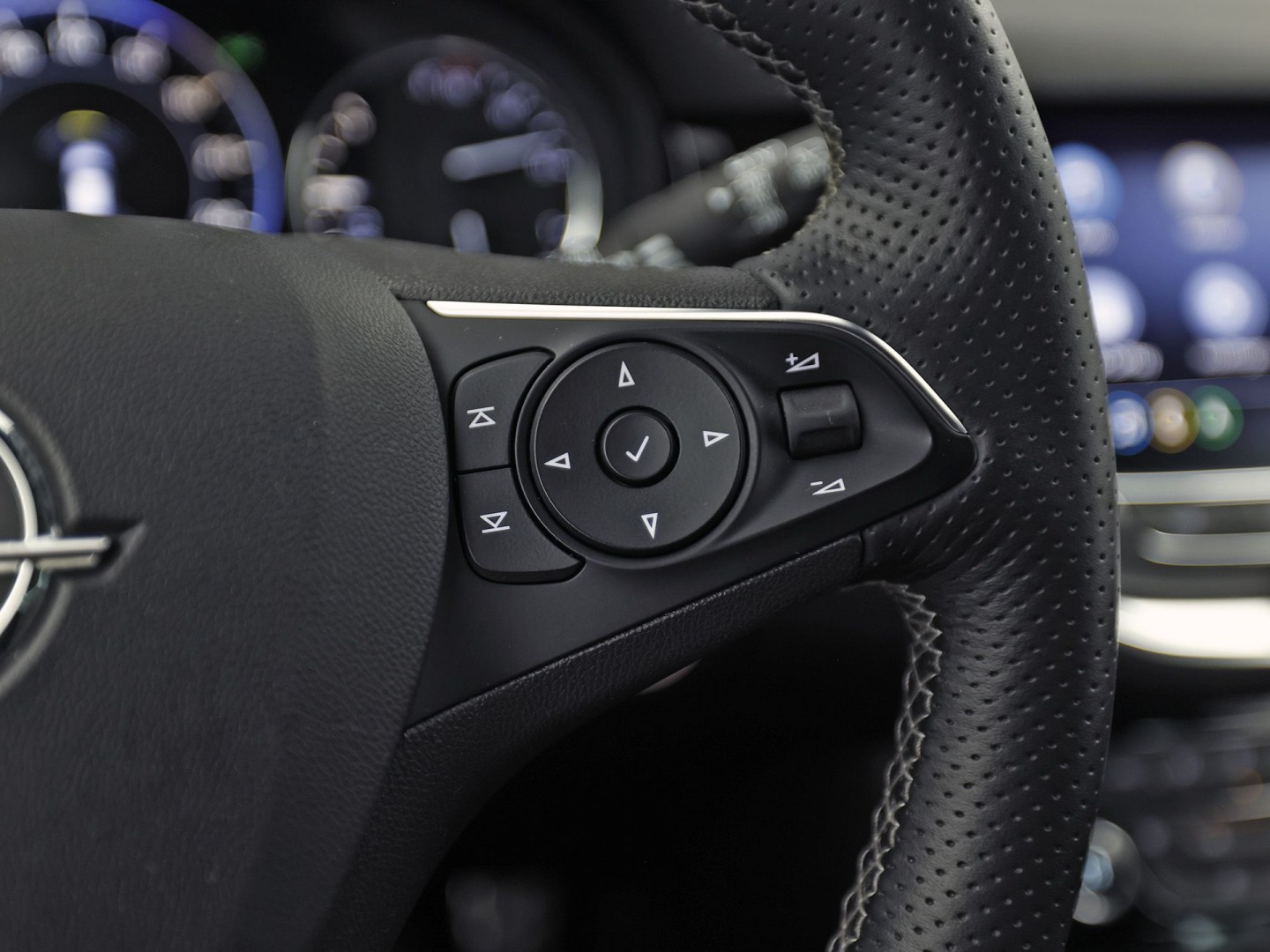 Opel Astra 1.2 Elegance (DIGITALE COCKPIT, APPLE CARPLAY, GROOT NAVI, CAMERA, CLIMATE, STUUR/STOELVERWARMING, SPORTSTOELEN, GETINT GLAS, TREKHAAK, ADAPTIVE CRUISE, NIEUWSTAAT)