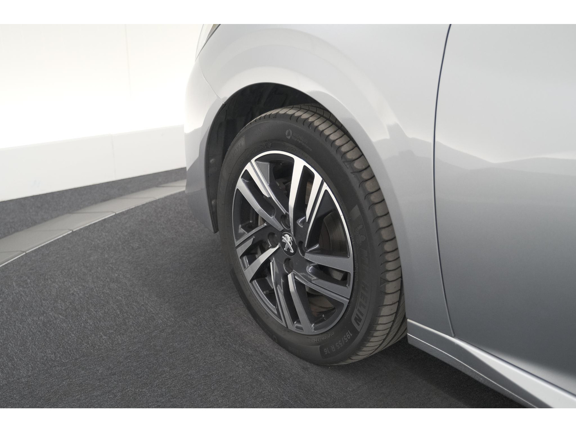 Peugeot 208 PureTech 100 EAT8 Allure Pack | Camera | Navigatie | Apple Carplay | Parkeersensoren