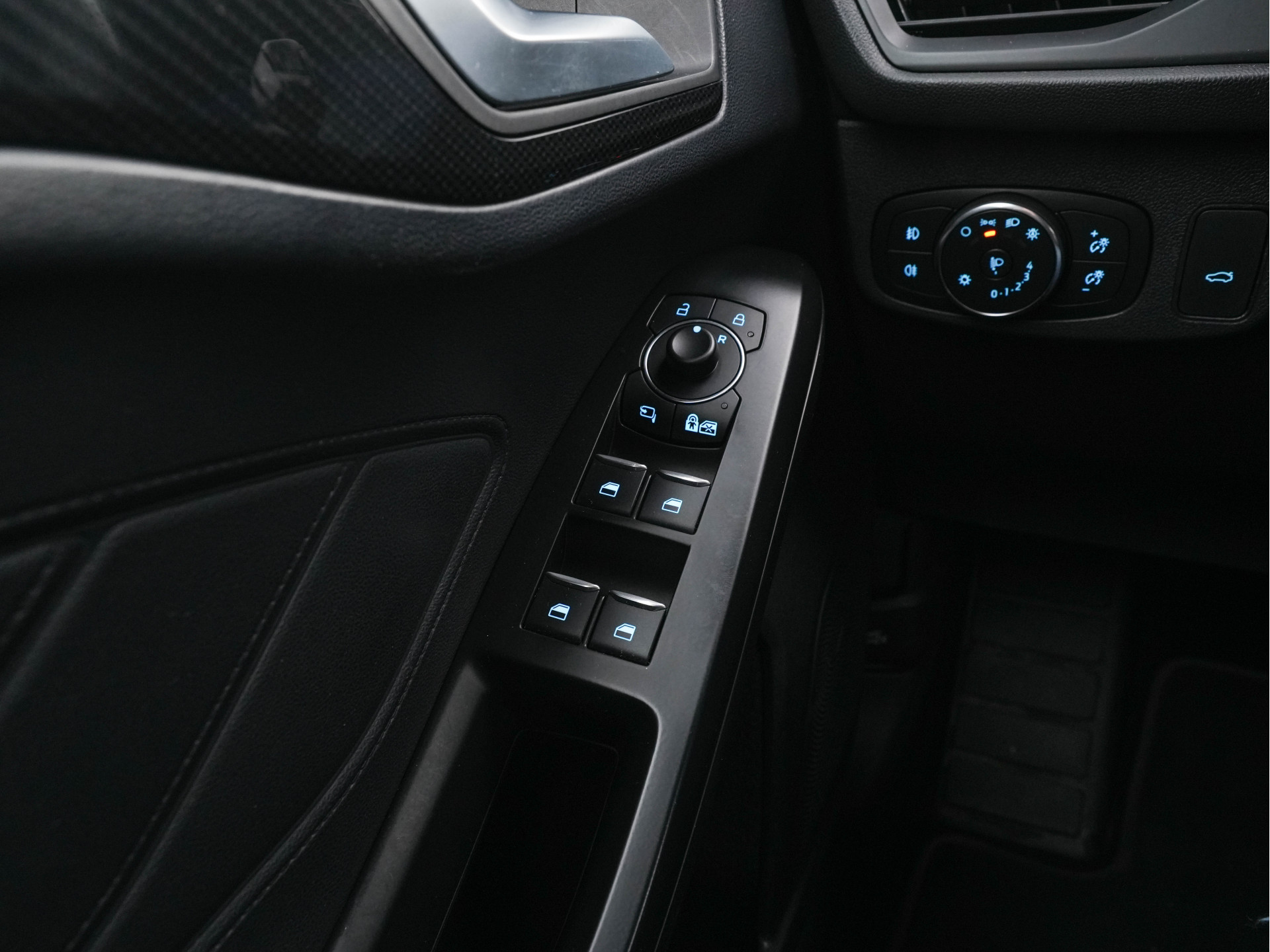 Ford Focus Wagon 2.0 ST-Line-X Business EcoBlue (INCL-BTW) Aut. *ADAPTIVE-CRUISE | DIGI-COCKPIT | KEYLESS | CAMERA | NAVI-FULLMAP | HEATED-SPORTSEATS | DAB+ | SHIFT-PADDLES | ECC | PDC | TOWBAR | 18''ALU*