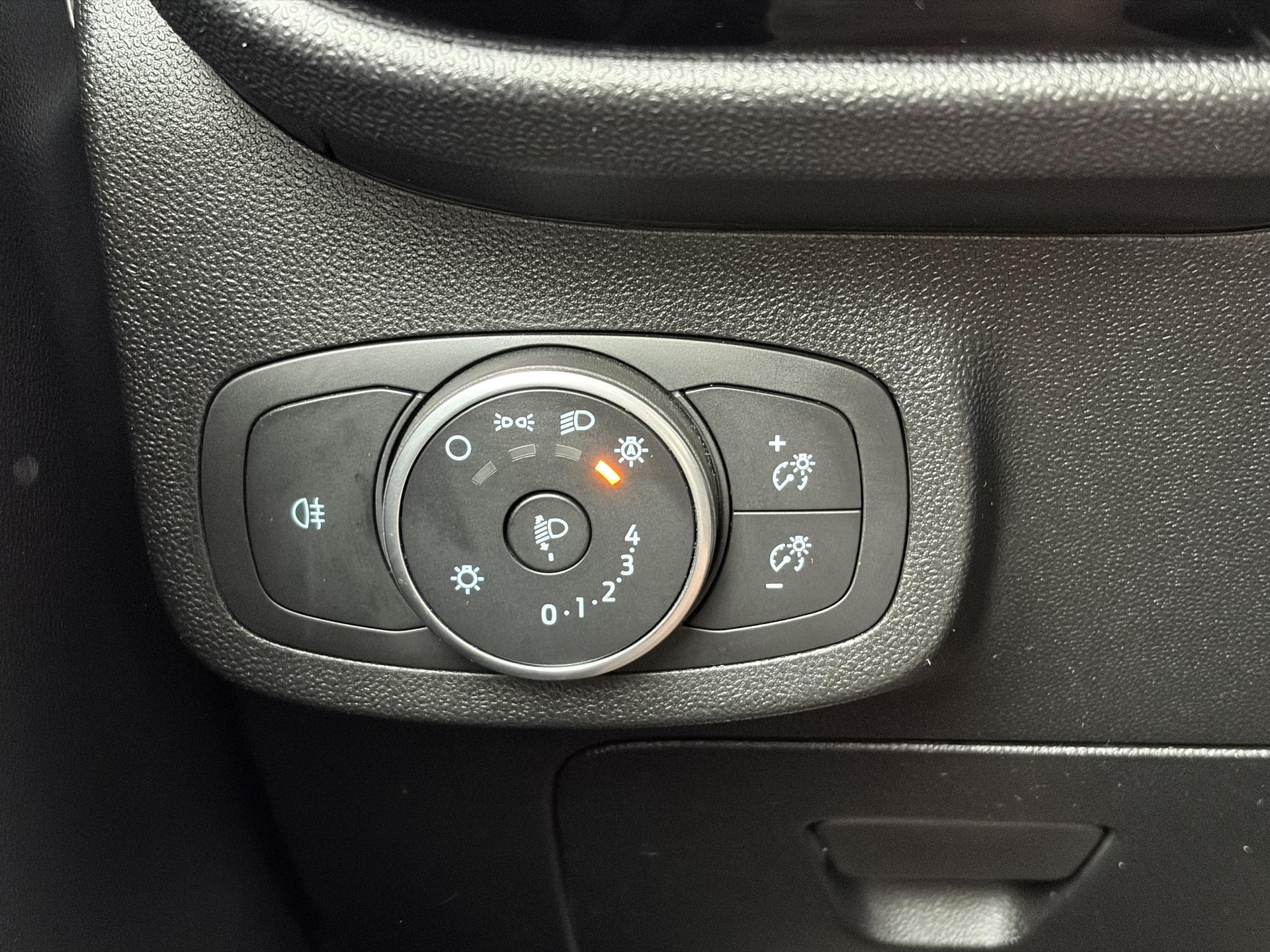 Ford Fiesta 1.1 Trend 2e Eigenaar,Airco,Cruise,5 Deurs,N.A.P,Recent beurt gehad,Rijstrooksensor,Apk tot 06-2027