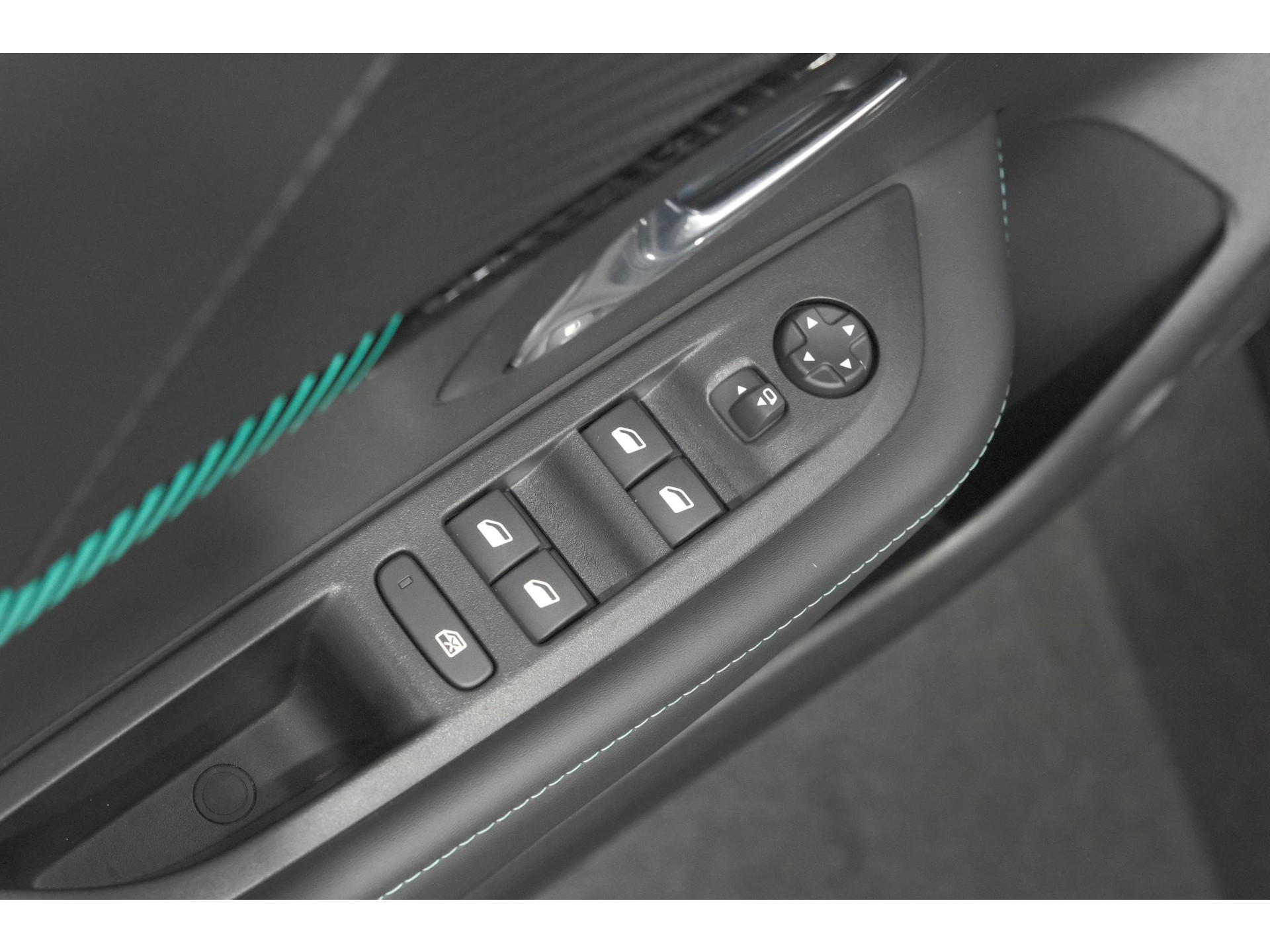Peugeot e-208 EV Allure 50 kWh | 98,9% SOH | Camera | Navigatie | Parkeersensoren | Stoelverwarming