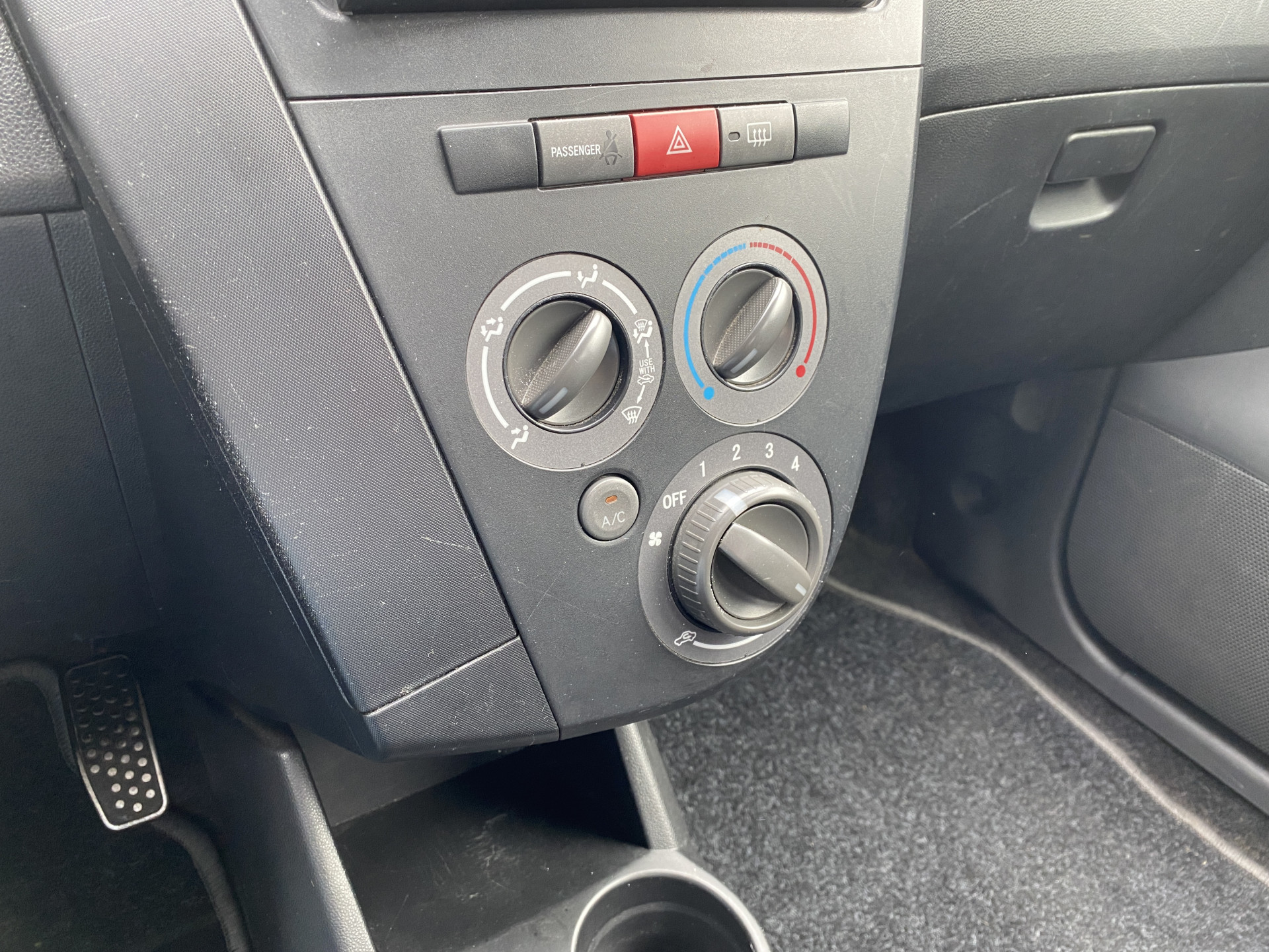 Daihatsu Cuore 1.0 Trend | airco | stuurbekrachtiging | airbags | radio cd speler | lichtmetalen velgen