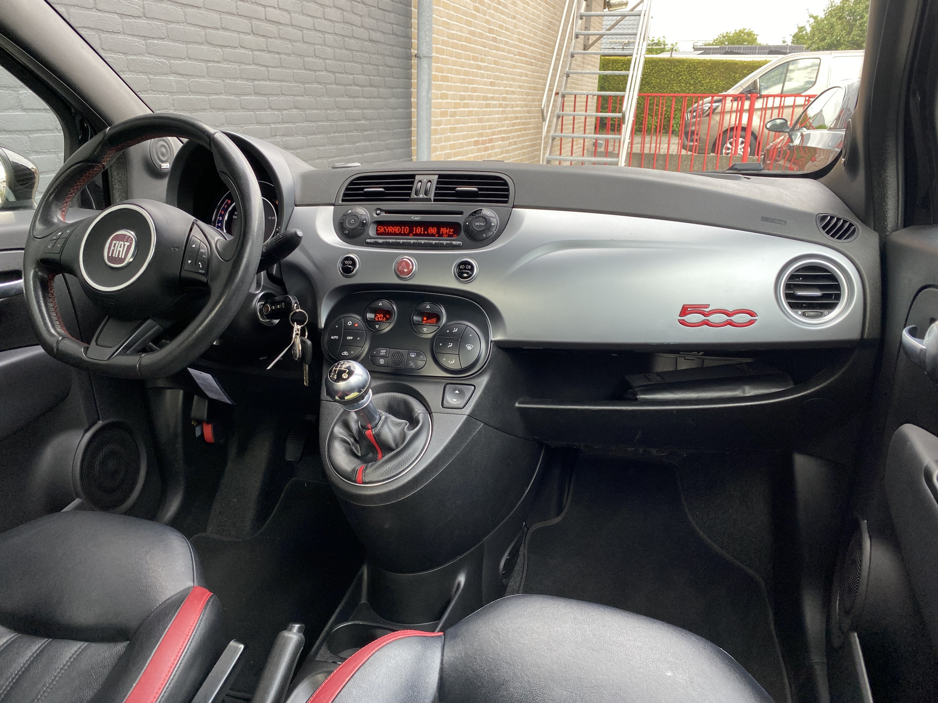 Fiat 500 C 0.9 TwinAir Turbo 500S Sport | leder interieur | climate control | parkeersensoren | all season banden | NL auto