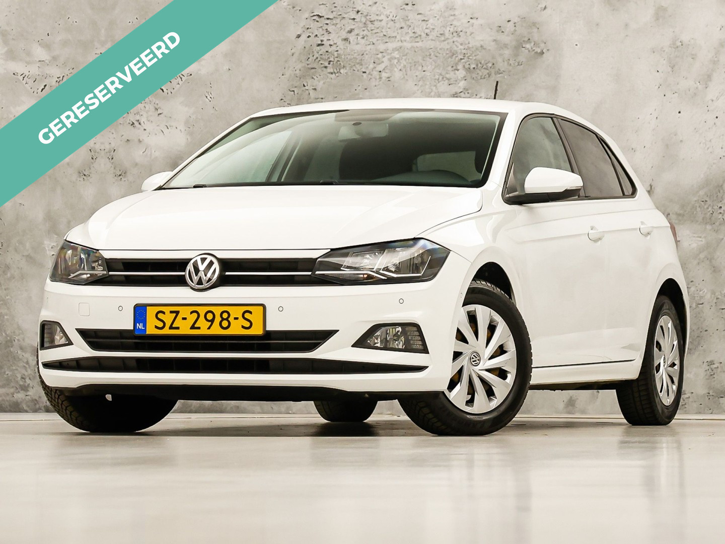 Volkswagen Polo 1.0 TSI Sportline Automaat (APPLE CARPLAY, GROOT NAVI, GETINT GLAS, ADAPTIVE CRUISE, SPORTSTOELEN, PARKEERSENSOREN, NIEUWE APK, NIEUWSTAAT)