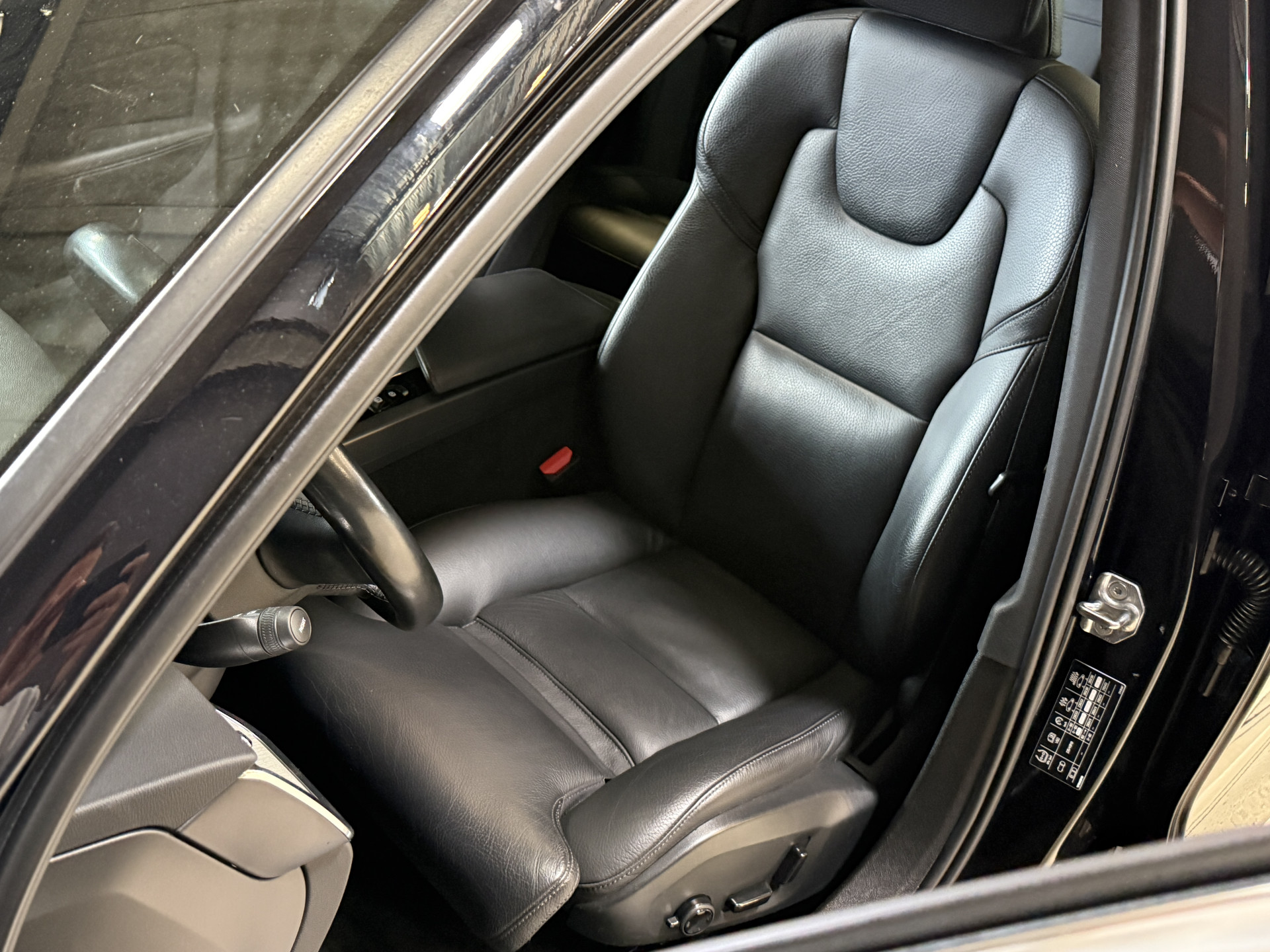 Volvo V60 2.0 B3 R-Design | Trekhaak | Panoramadak | Apple Carplay | Leder